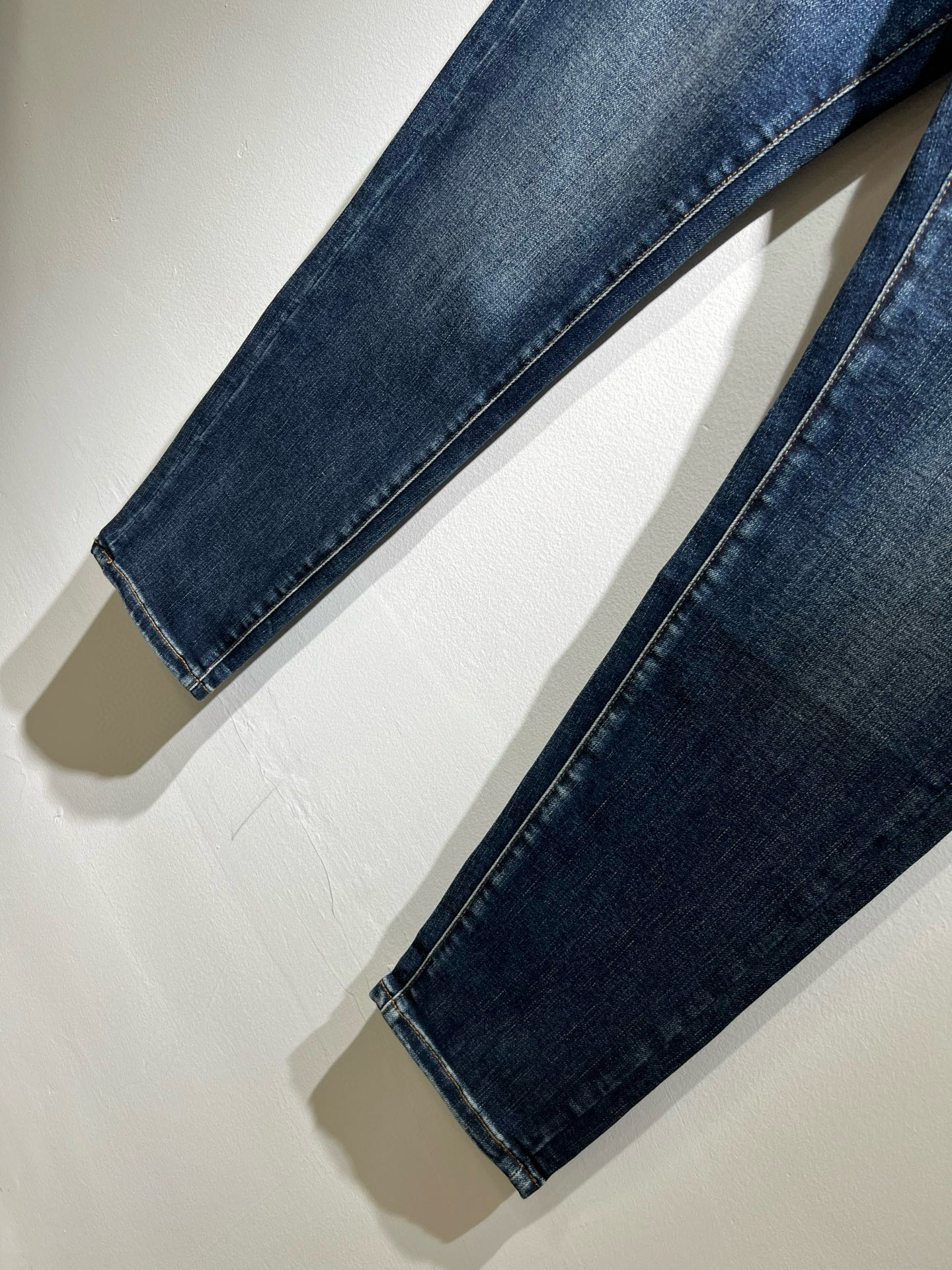 Dio*r 迪家 2026春夏男士水洗小直筒牛仔裤！贸易公司渠道牛货，品相超赞，时尚圈万能的百搭裤王，欧