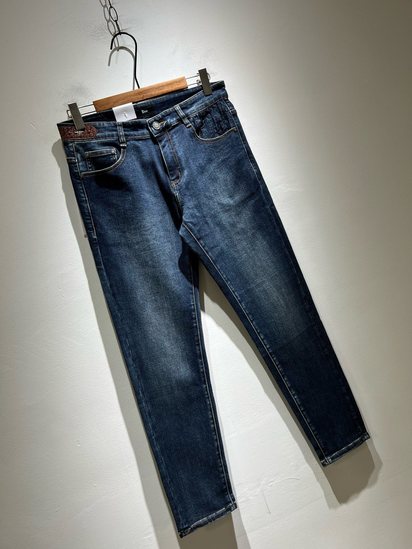 Dio*r 迪家 2026春夏男士水洗小直筒牛仔裤！贸易公司渠道牛货，品相超赞，时尚圈万能的百搭裤王，欧