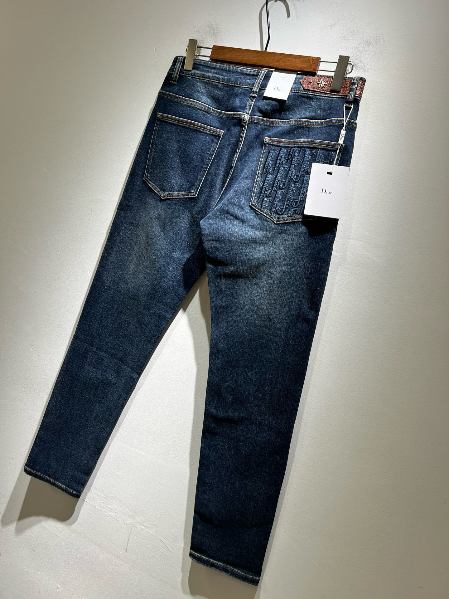 Dio*r 迪家 2026春夏男士水洗小直筒牛仔裤！贸易公司渠道牛货，品相超赞，时尚圈万能的百搭裤王，欧