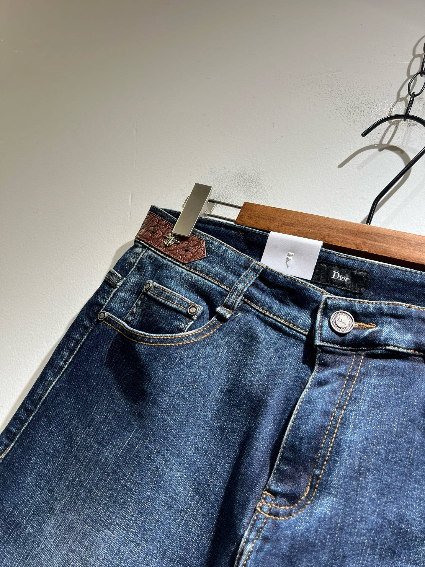 Dio*r 迪家 2026春夏男士水洗小直筒牛仔裤！贸易公司渠道牛货，品相超赞，时尚圈万能的百搭裤王，欧