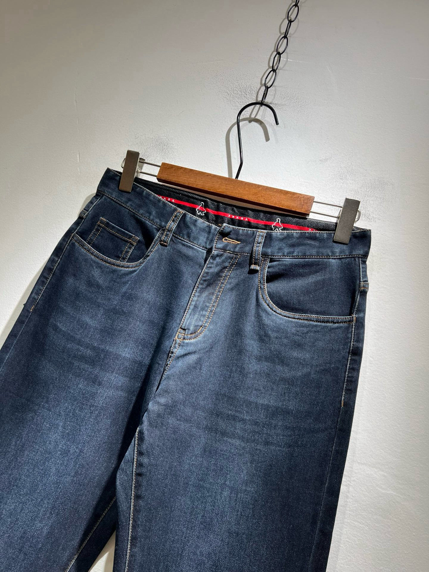 PRA*DA 普拉达 2026春夏新品发售！牛仔高级百搭实用主义不哗众取宠！港澳台地区限定款！！立体裁剪