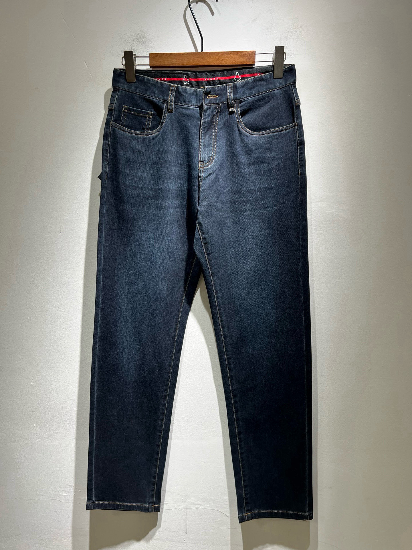 PRA*DA 普拉达 2026春夏新品发售！牛仔高级百搭实用主义不哗众取宠！港澳台地区限定款！！立体裁剪