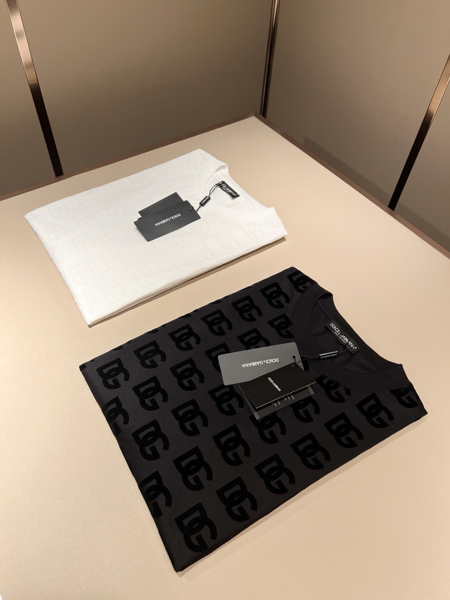 Dolce&Gabba*a 杜嘉*纳2026春夏新款男女同款👫短袖T恤，专柜同步发售！定制专属纯棉面料，