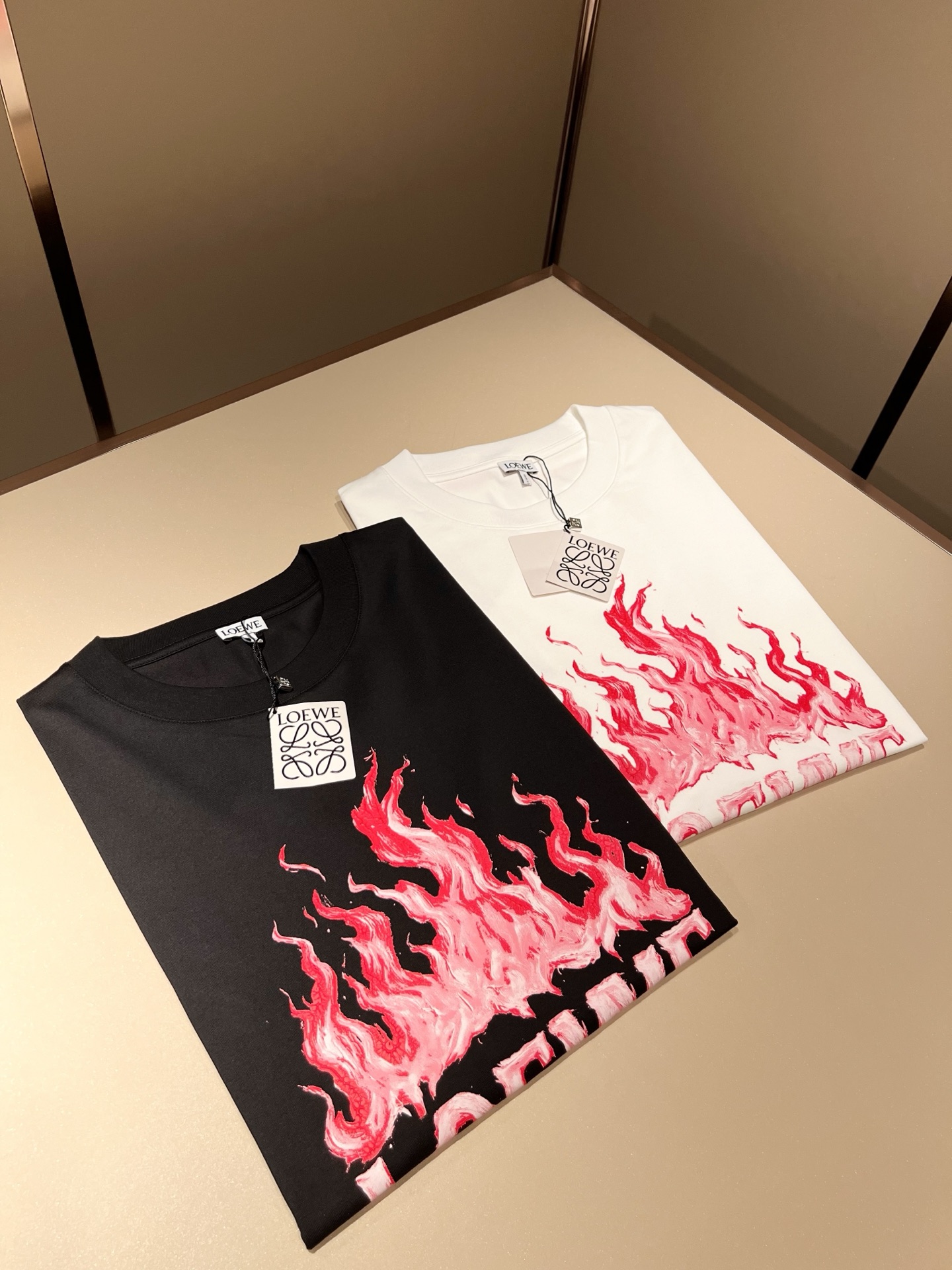 LOE*WE罗*威 2026春夏新款男女同款👫短袖T恤，意大利原厂订单渠道，极具个性高级风，标志logo