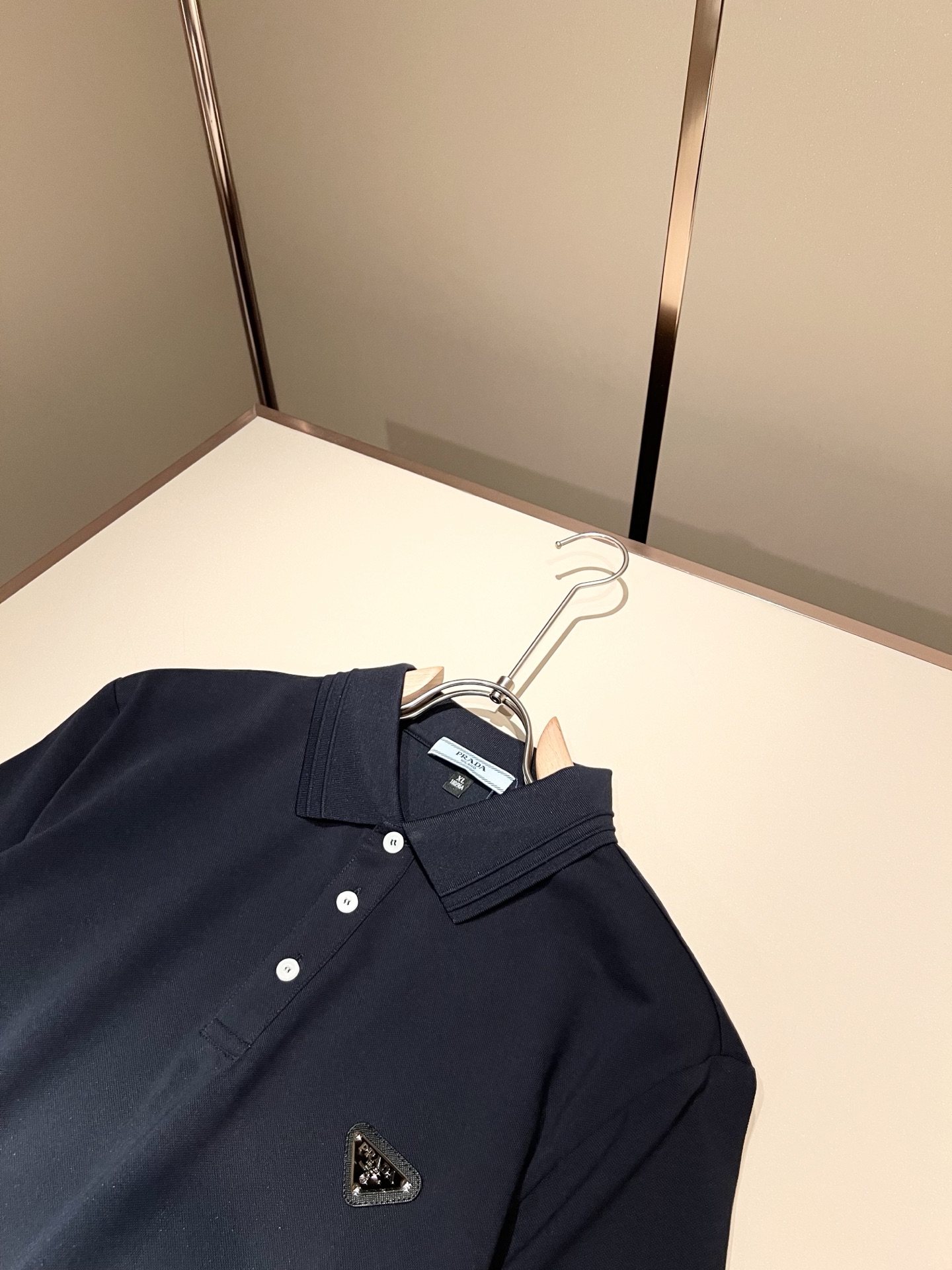 Prad*普*达 2026春夏季新款经典元素短袖Polo衫，经典大方的款式，可以穿十年都还是流行的那种，