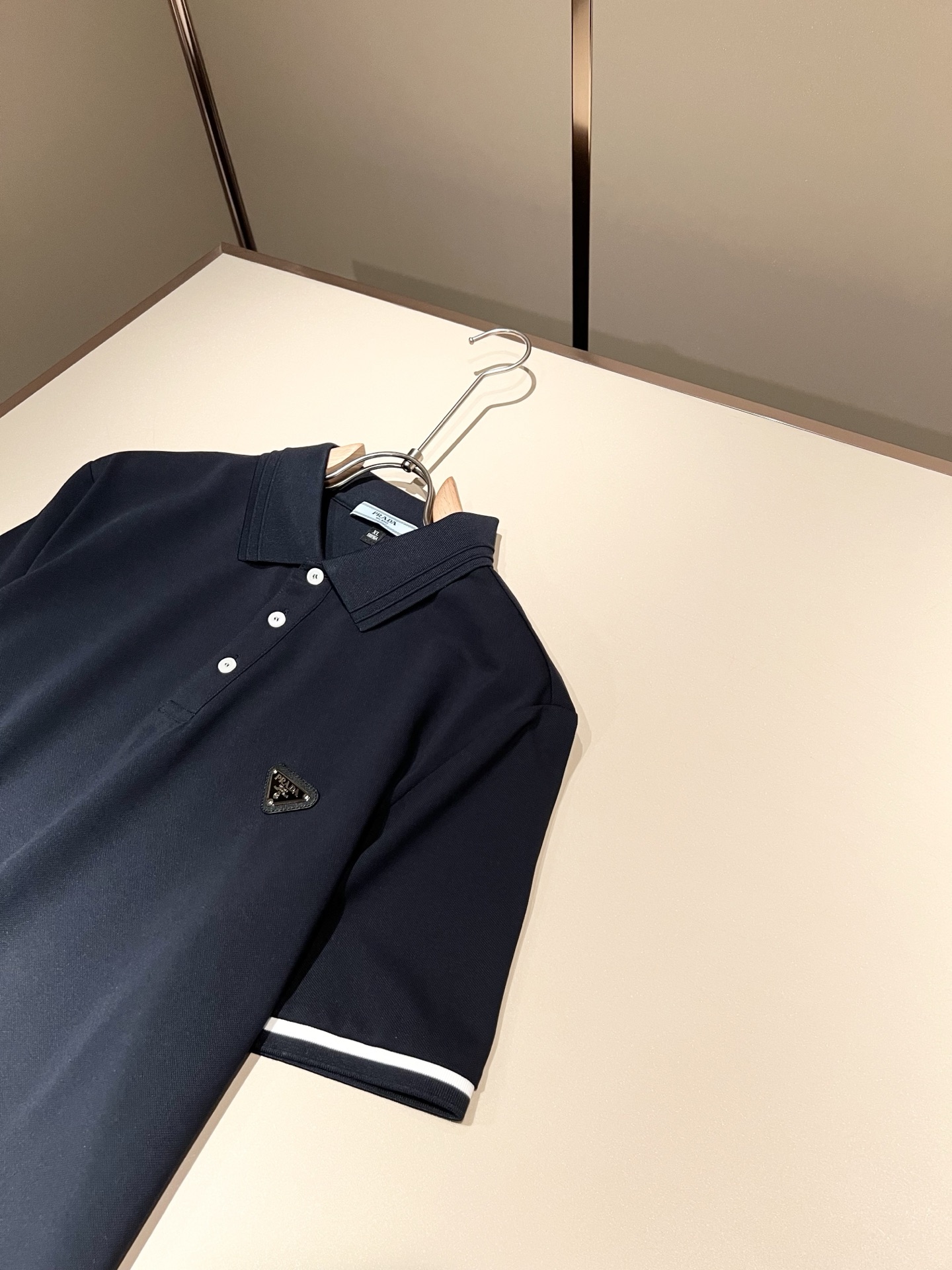 Prad*普*达 2026春夏季新款经典元素短袖Polo衫，经典大方的款式，可以穿十年都还是流行的那种，
