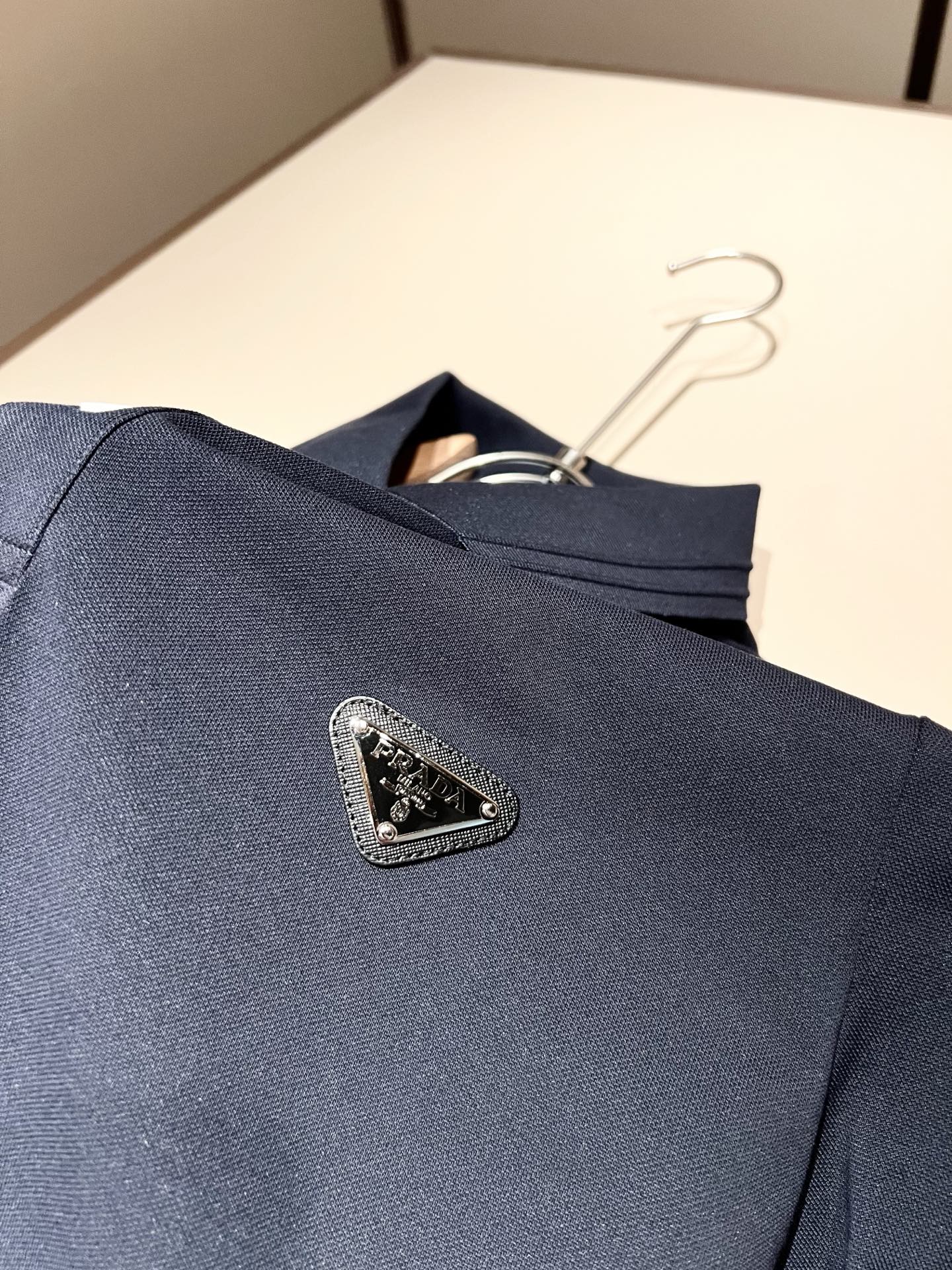 Prad*普*达 2026春夏季新款经典元素短袖Polo衫，经典大方的款式，可以穿十年都还是流行的那种，