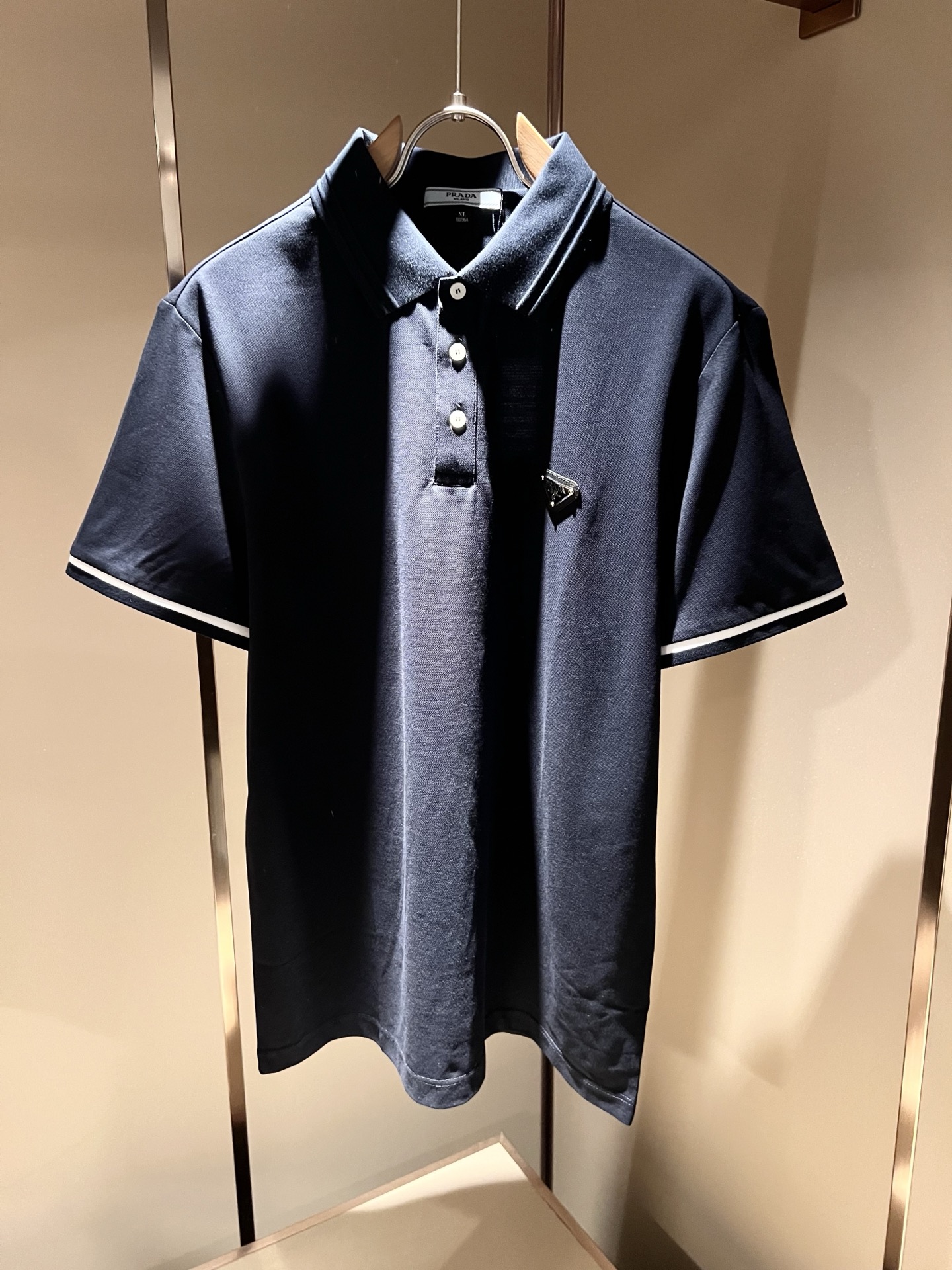 Prad*普*达 2026春夏季新款经典元素短袖Polo衫，经典大方的款式，可以穿十年都还是流行的那种，