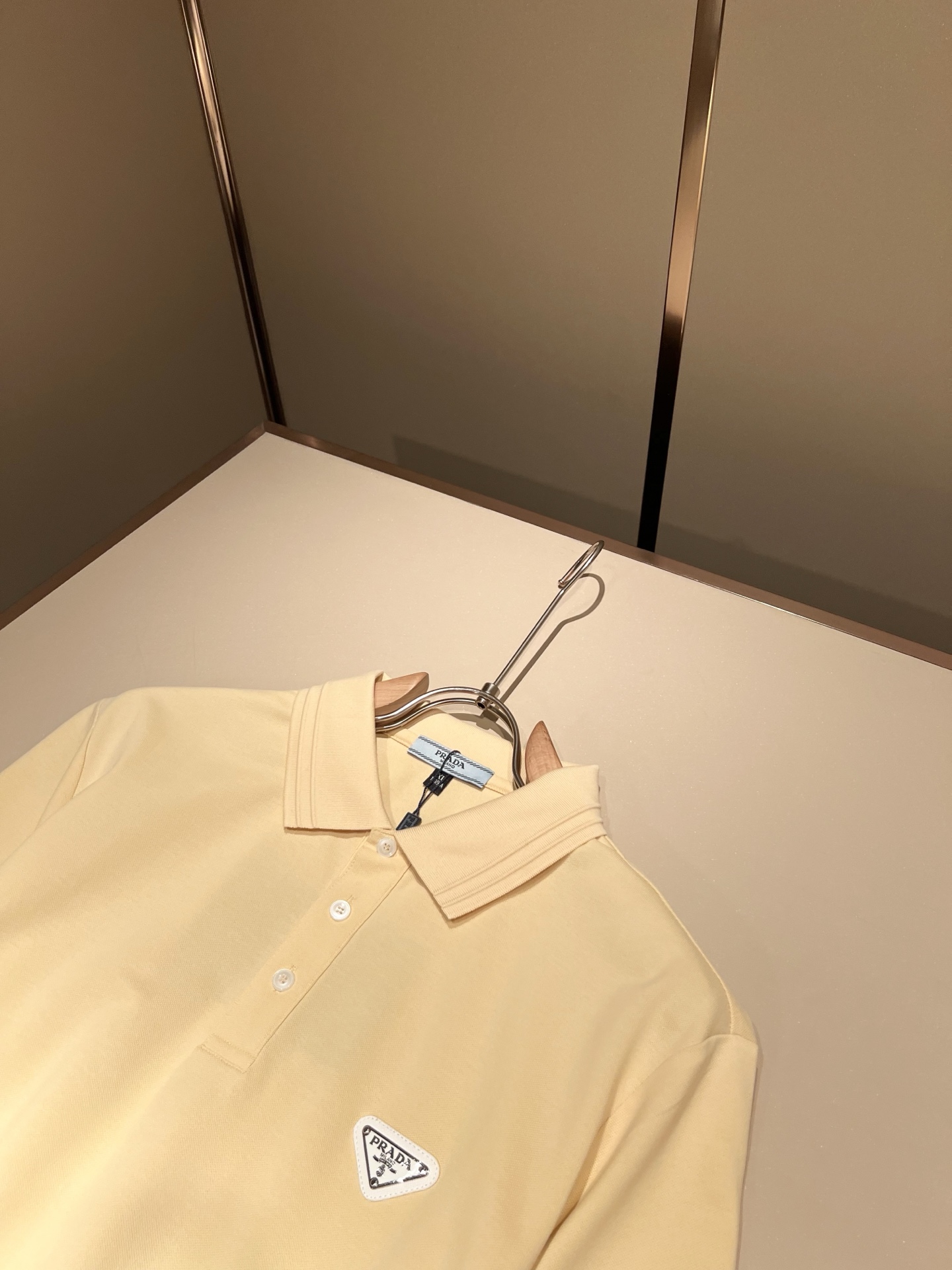 Prad*普*达 2026春夏季新款经典元素短袖Polo衫，经典大方的款式，可以穿十年都还是流行的那种，