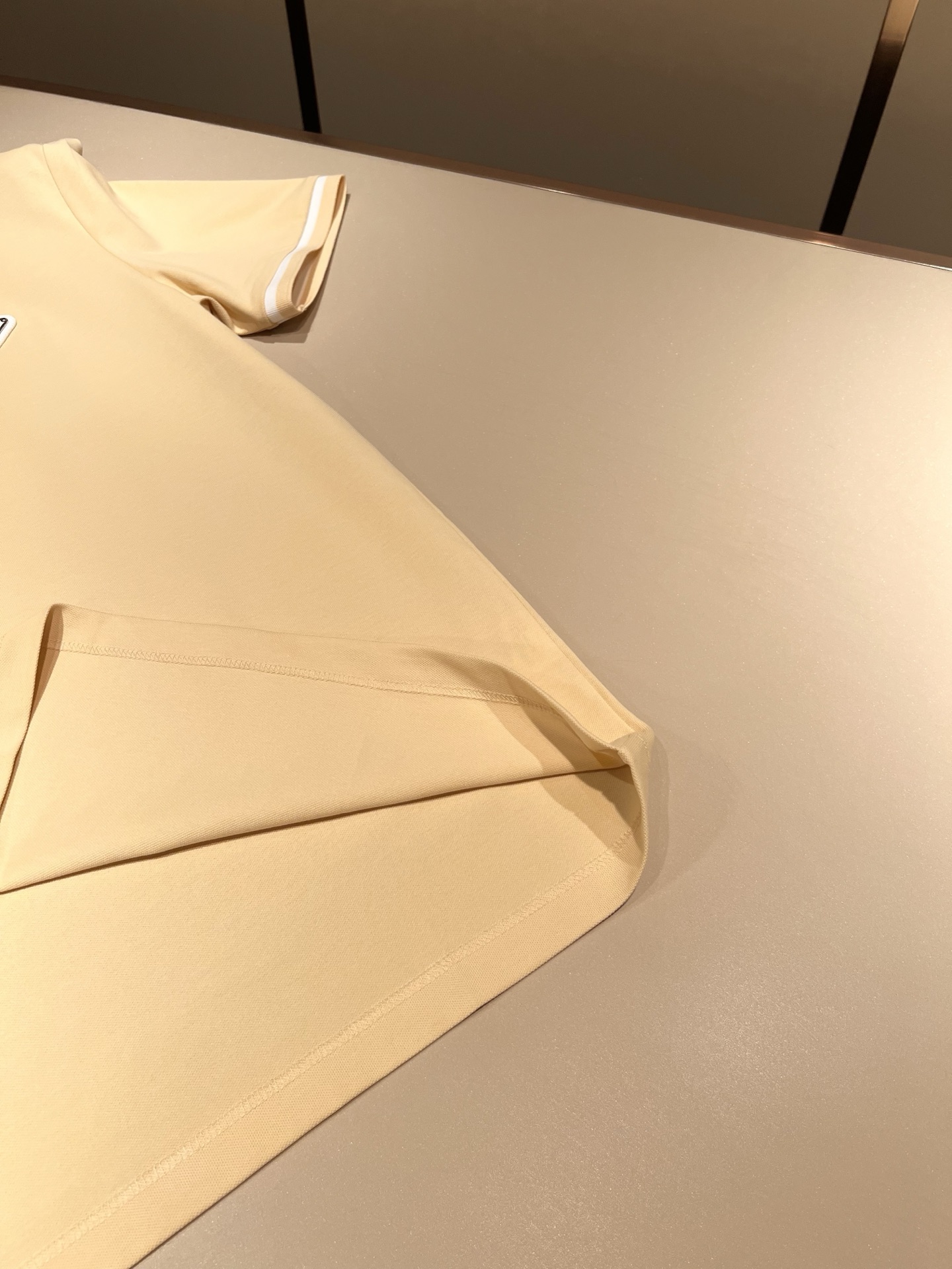 Prad*普*达 2026春夏季新款经典元素短袖Polo衫，经典大方的款式，可以穿十年都还是流行的那种，