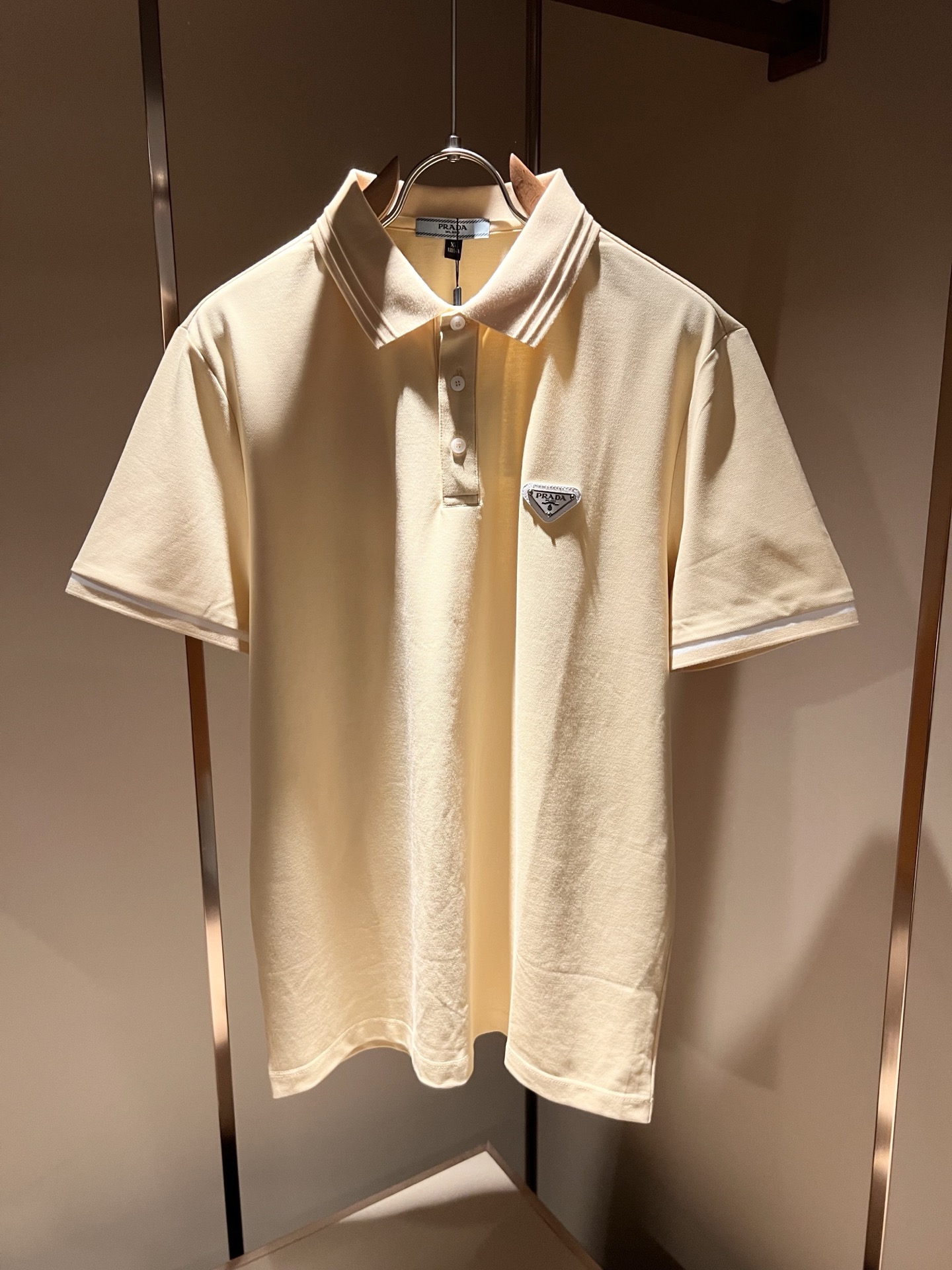 Prad*普*达 2026春夏季新款经典元素短袖Polo衫，经典大方的款式，可以穿十年都还是流行的那种，