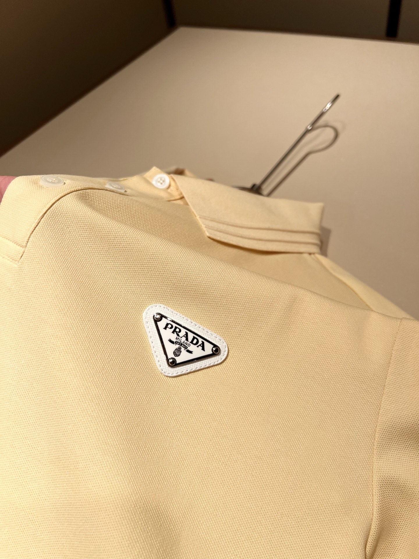 Prad*普*达 2026春夏季新款经典元素短袖Polo衫，经典大方的款式，可以穿十年都还是流行的那种，