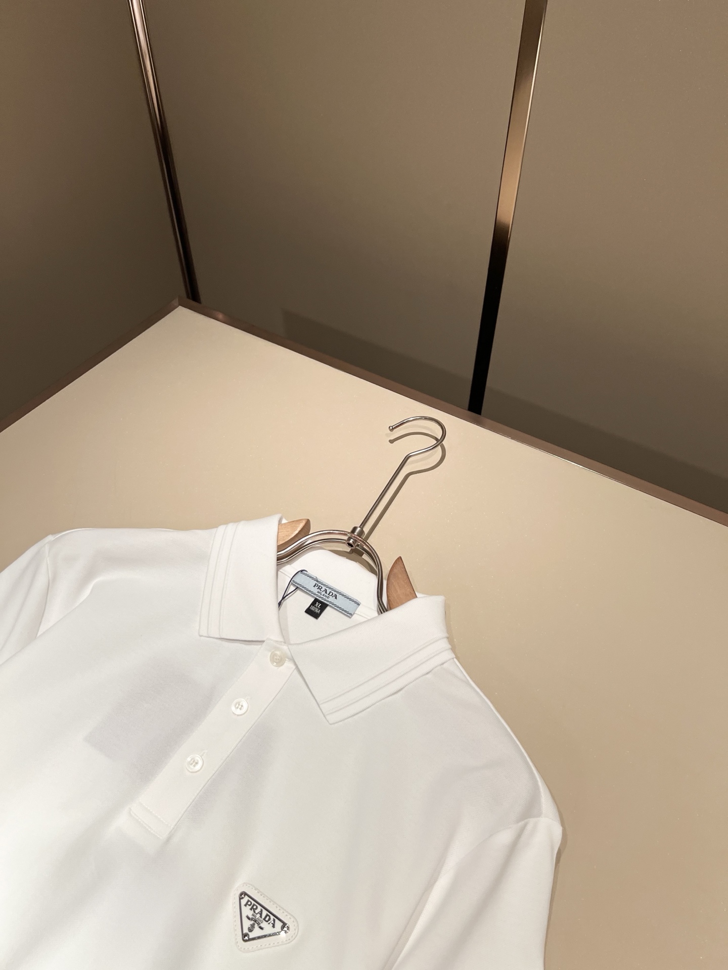 Prad*普*达 2026春夏季新款经典元素短袖Polo衫，经典大方的款式，可以穿十年都还是流行的那种，