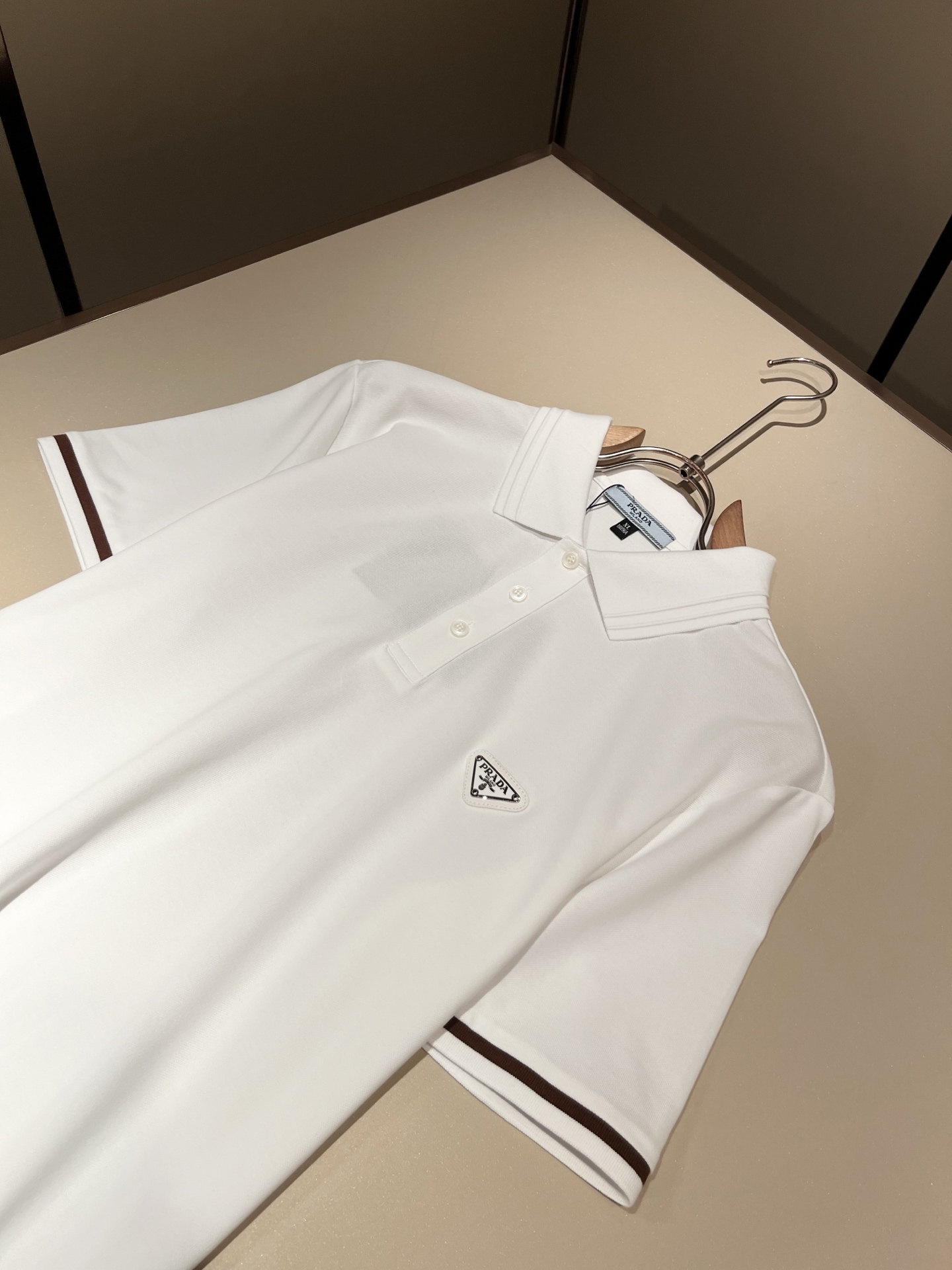 Prad*普*达 2026春夏季新款经典元素短袖Polo衫，经典大方的款式，可以穿十年都还是流行的那种，