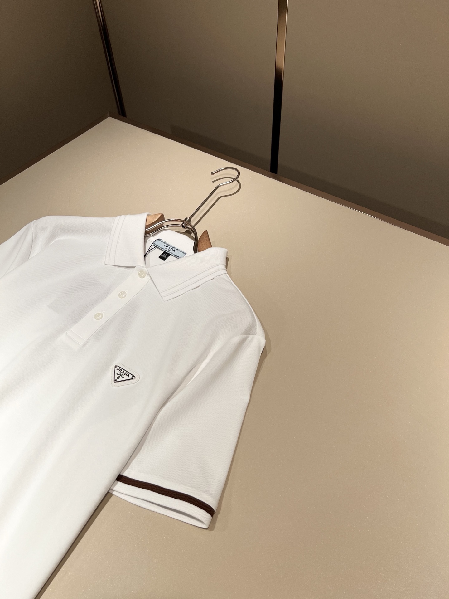 Prad*普*达 2026春夏季新款经典元素短袖Polo衫，经典大方的款式，可以穿十年都还是流行的那种，