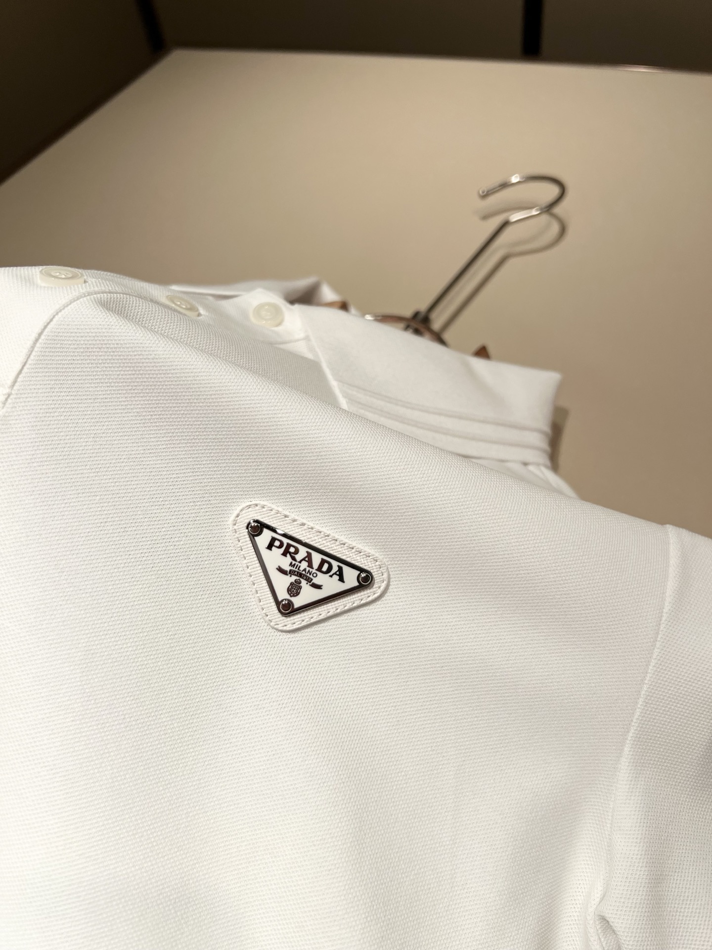 Prad*普*达 2026春夏季新款经典元素短袖Polo衫，经典大方的款式，可以穿十年都还是流行的那种，