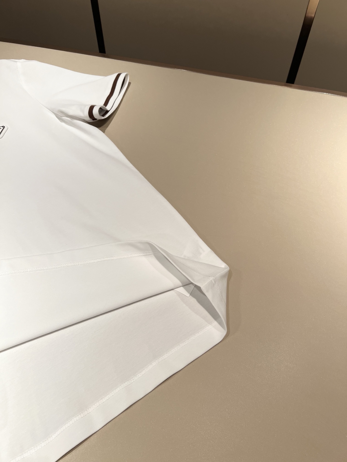 Prad*普*达 2026春夏季新款经典元素短袖Polo衫，经典大方的款式，可以穿十年都还是流行的那种，