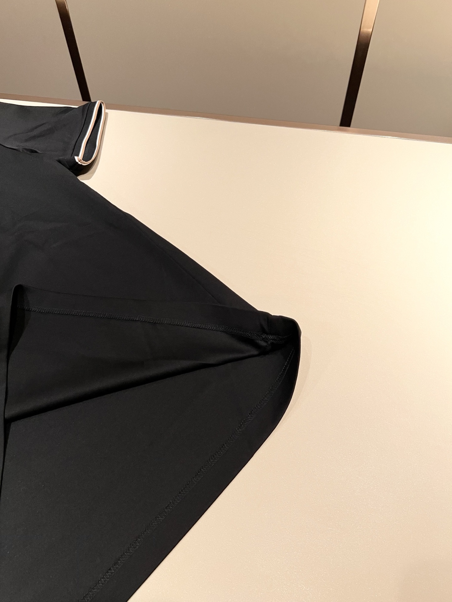 Moncler蒙家 2026春夏最新男女同款👫贸易订单短袖T恤，全品相！！网红款！采用logo图案徽章设