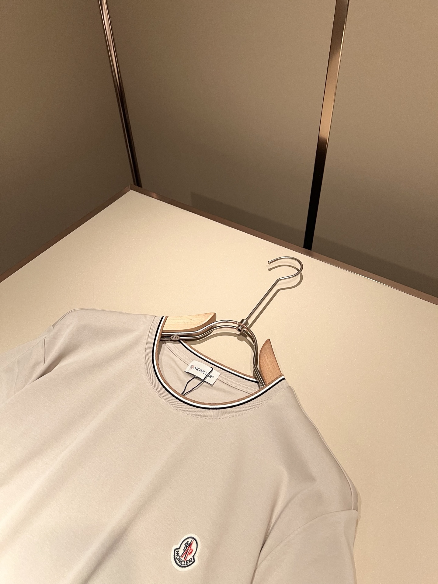 Moncler蒙家 2026春夏最新男女同款👫贸易订单短袖T恤，全品相！！网红款！采用logo图案徽章设