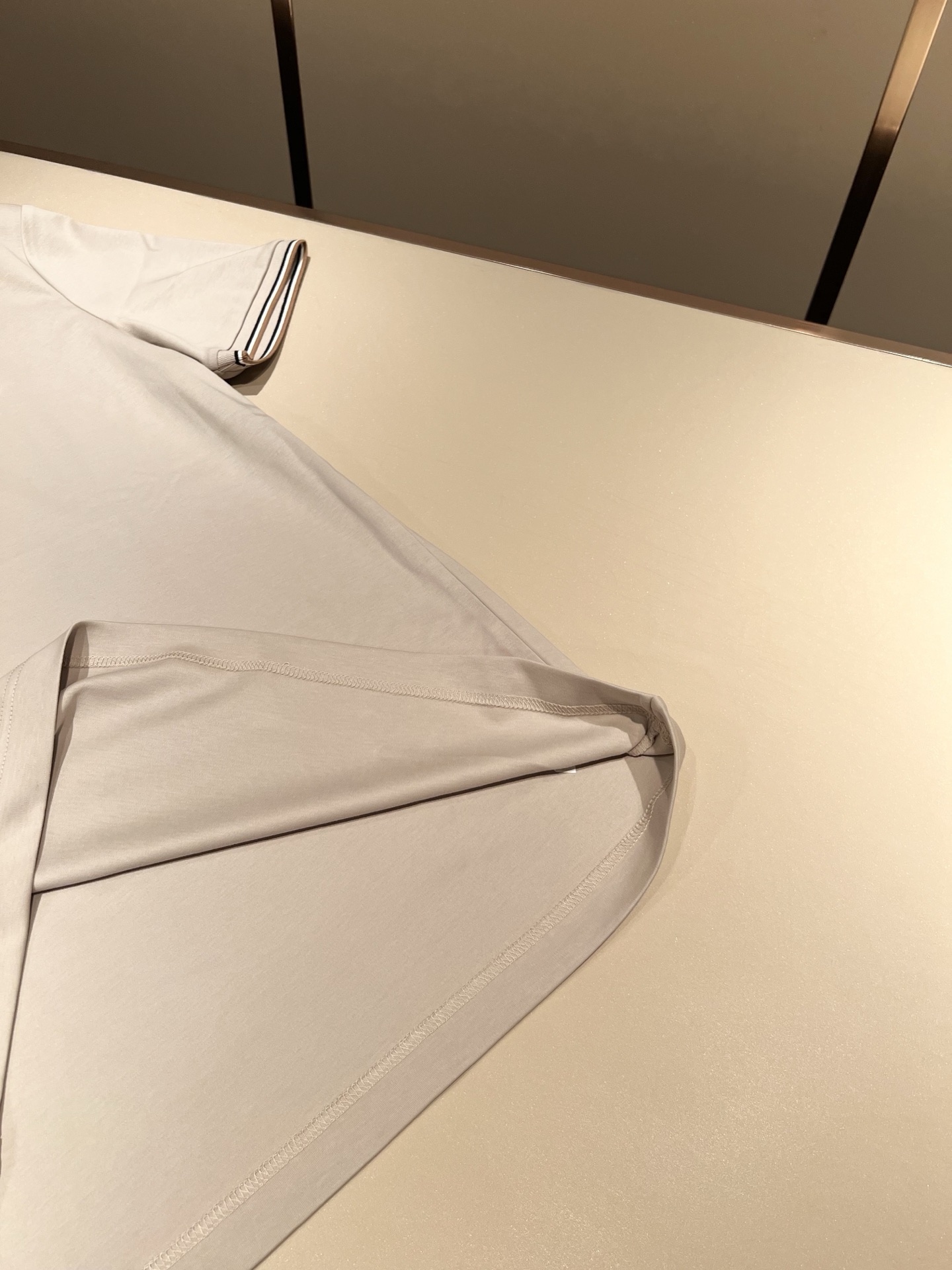 Moncler蒙家 2026春夏最新男女同款👫贸易订单短袖T恤，全品相！！网红款！采用logo图案徽章设