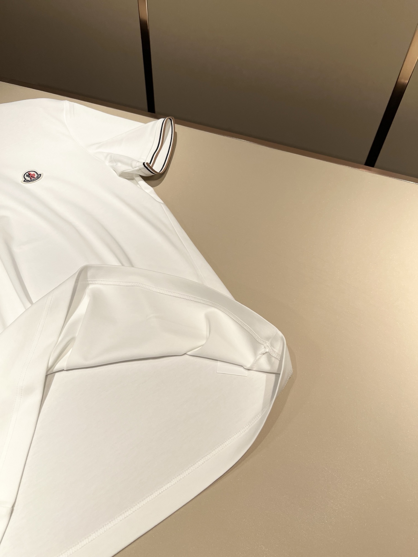 Moncler蒙家 2026春夏最新男女同款👫贸易订单短袖T恤，全品相！！网红款！采用logo图案徽章设