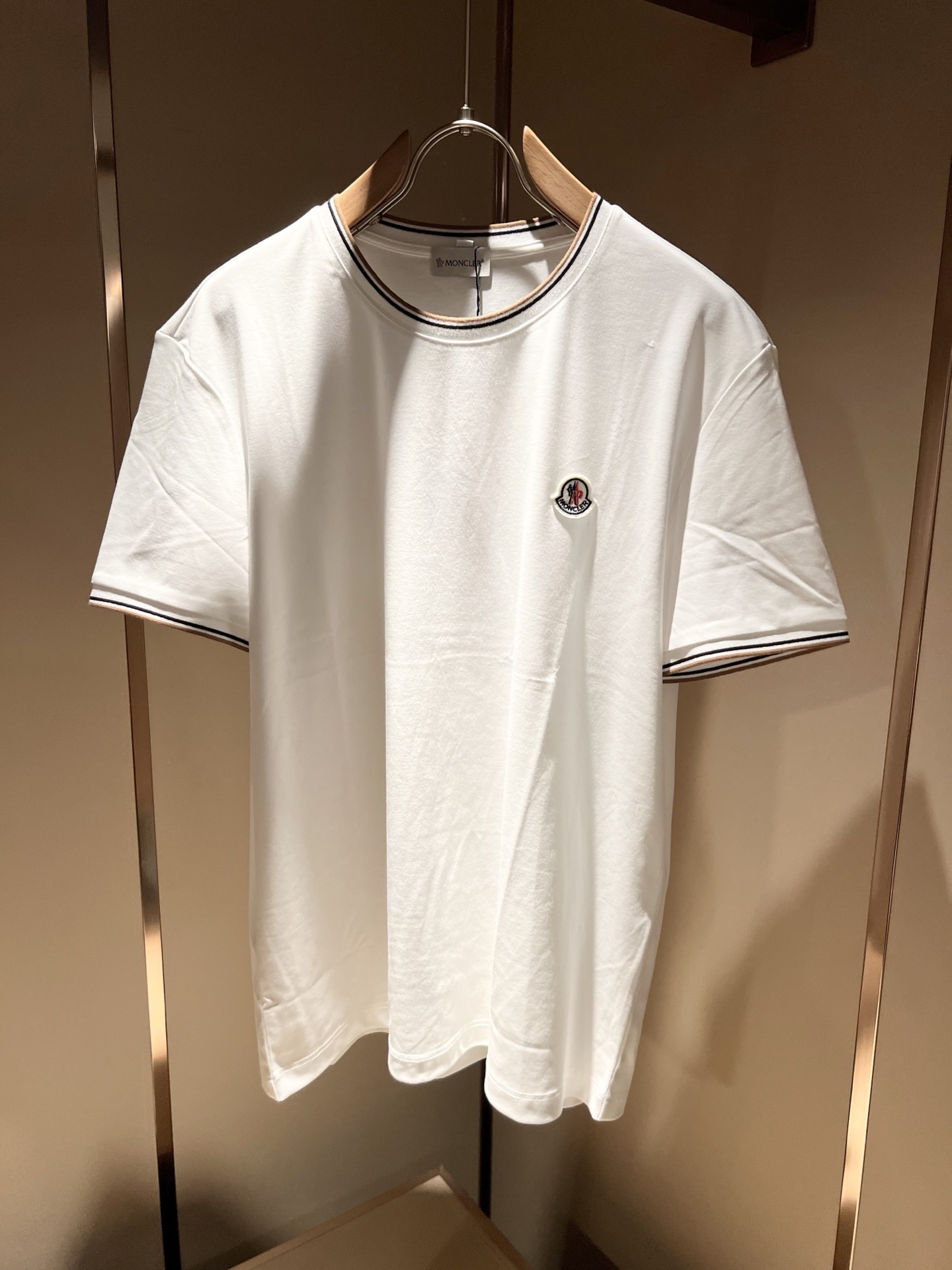 Moncler蒙家 2026春夏最新男女同款👫贸易订单短袖T恤，全品相！！网红款！采用logo图案徽章设