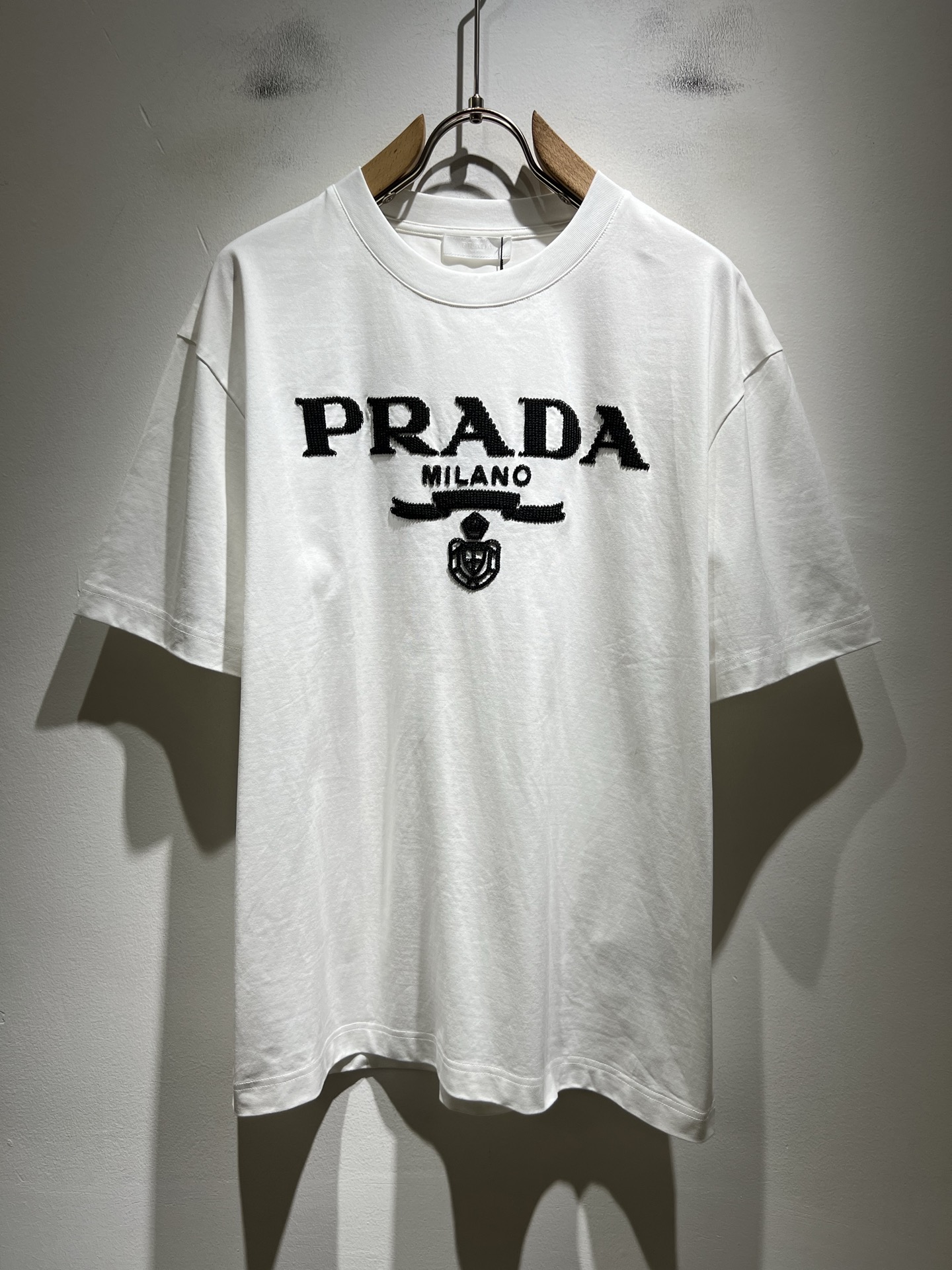 PRAD*A普*达2026春夏新款男女同款👫短袖T恤，最新款全网独家首上！！~既经典有时尚百搭，谁不爱啊