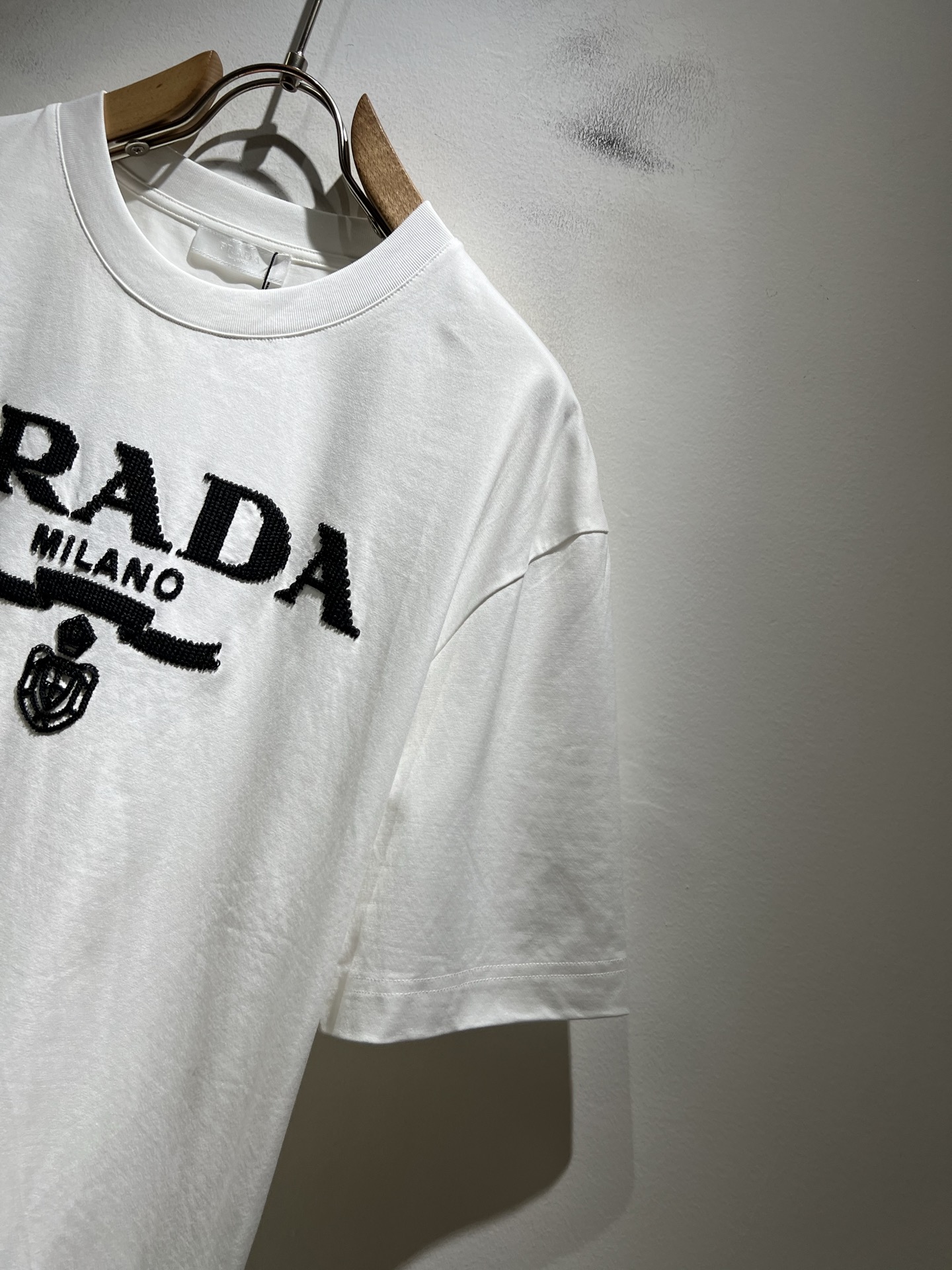 PRAD*A普*达2026春夏新款男女同款👫短袖T恤，最新款全网独家首上！！~既经典有时尚百搭，谁不爱啊