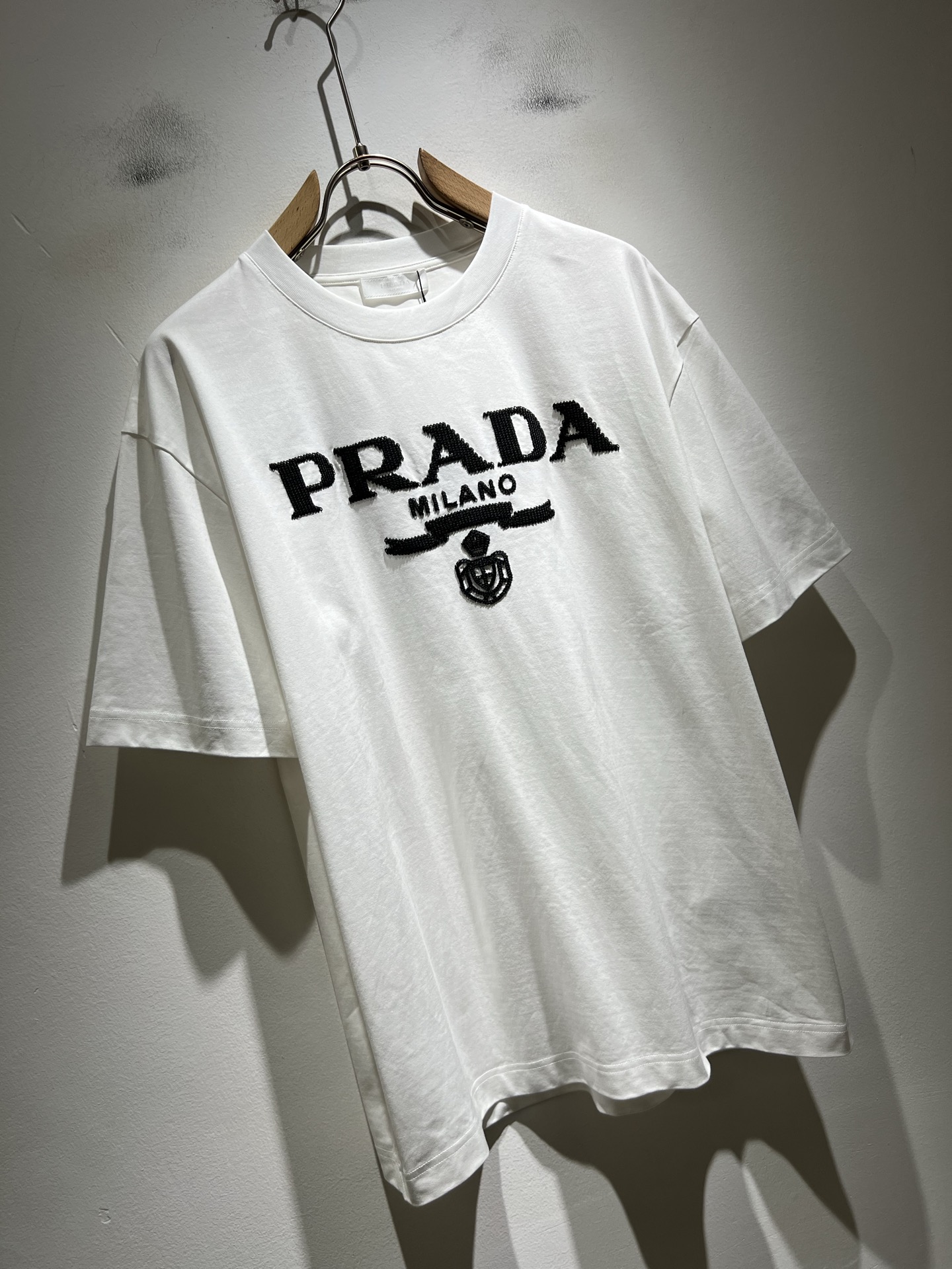 PRAD*A普*达2026春夏新款男女同款👫短袖T恤，最新款全网独家首上！！~既经典有时尚百搭，谁不爱啊