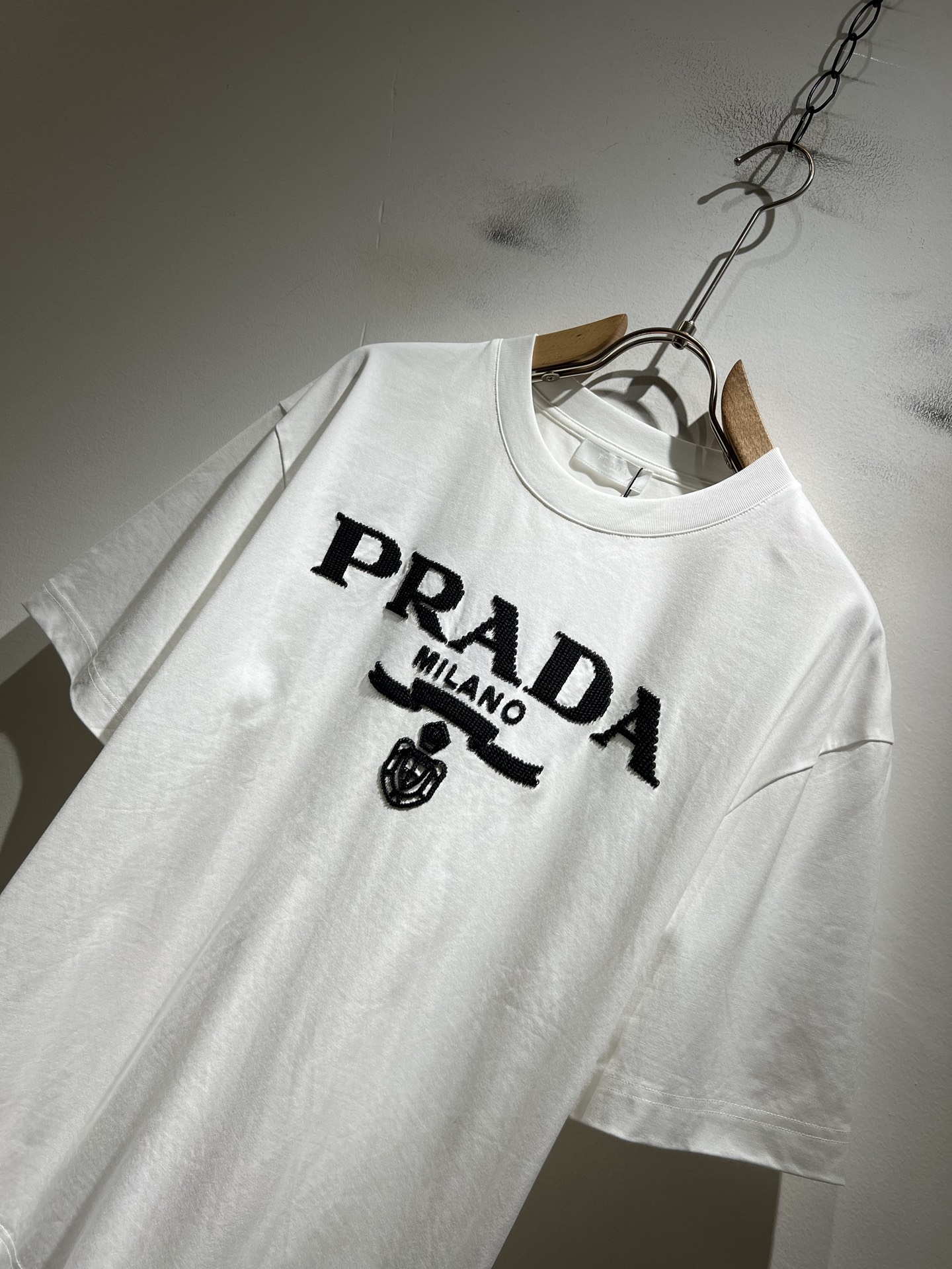 PRAD*A普*达2026春夏新款男女同款👫短袖T恤，最新款全网独家首上！！~既经典有时尚百搭，谁不爱啊