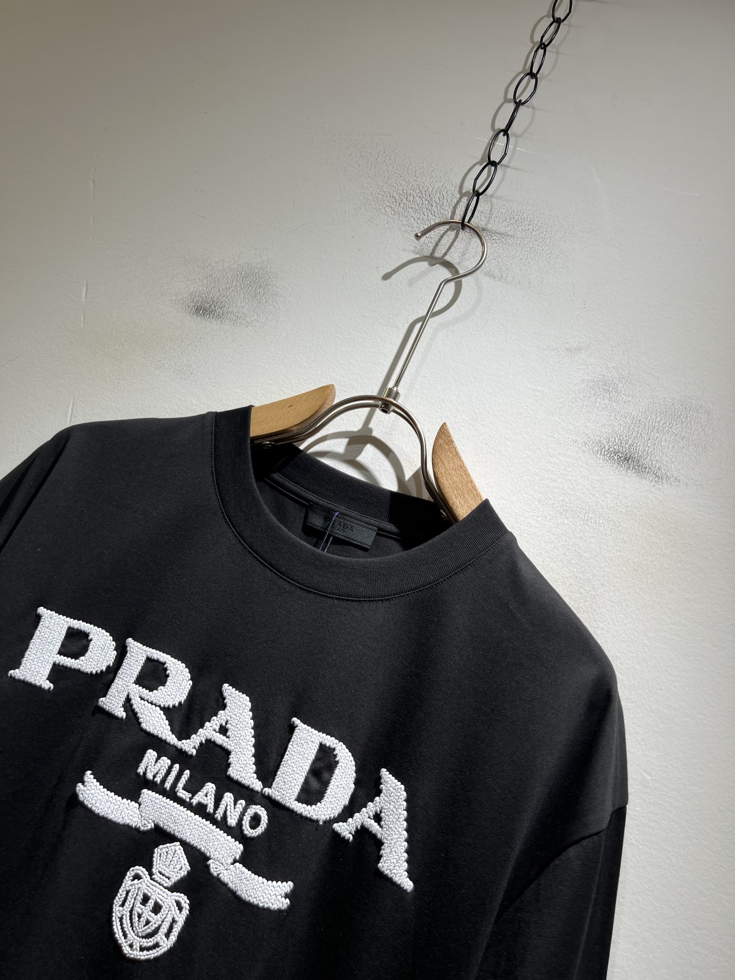 PRAD*A普*达2026春夏新款男女同款👫短袖T恤，最新款全网独家首上！！~既经典有时尚百搭，谁不爱啊