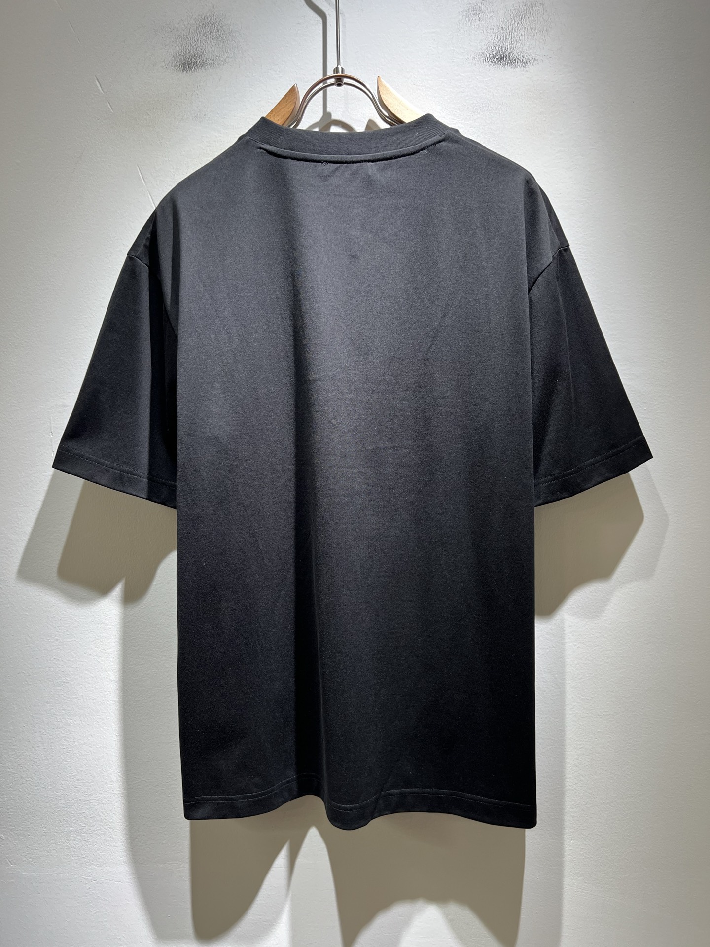 PRAD*A普*达2026春夏新款男女同款👫短袖T恤，最新款全网独家首上！！~既经典有时尚百搭，谁不爱啊