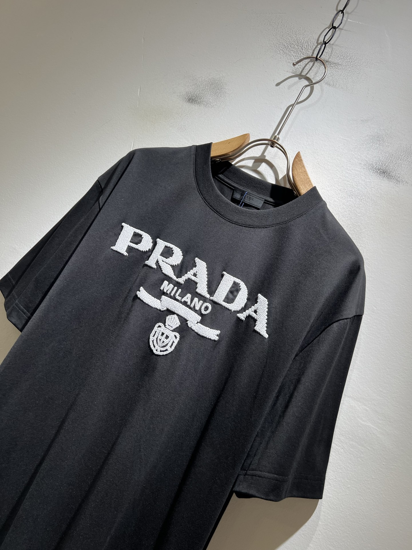 PRAD*A普*达2026春夏新款男女同款👫短袖T恤，最新款全网独家首上！！~既经典有时尚百搭，谁不爱啊