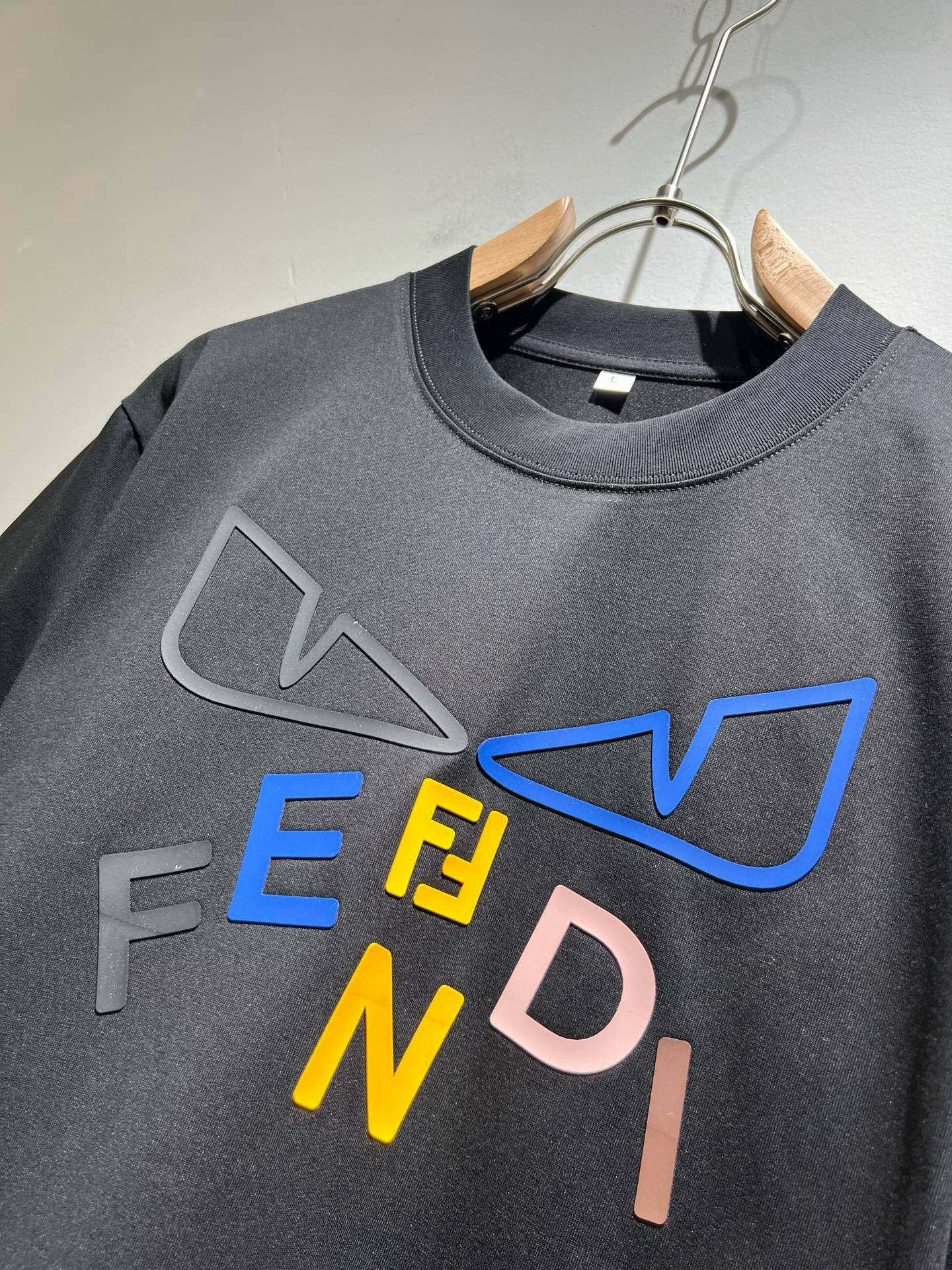 FEN*I 芬*迪2026春夏新款FD家族FF男女同款👫打底衫，男女同款👫百搭极简短袖。意大利原厂订单，