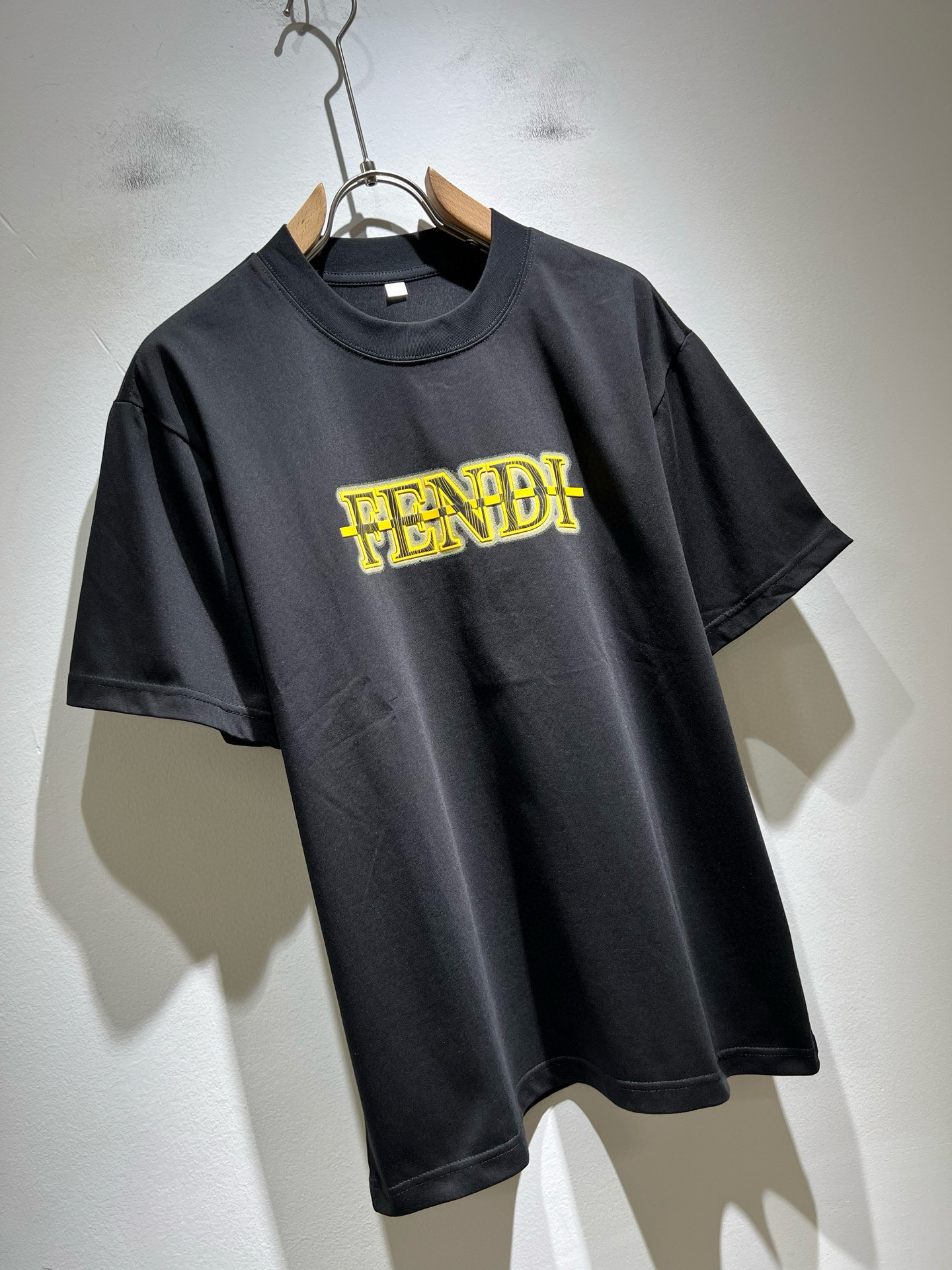 FEN*I 芬*迪2026春夏新款FD家族FF男女同款👫打底衫，男女同款👫百搭极简短袖。意大利原厂订单，