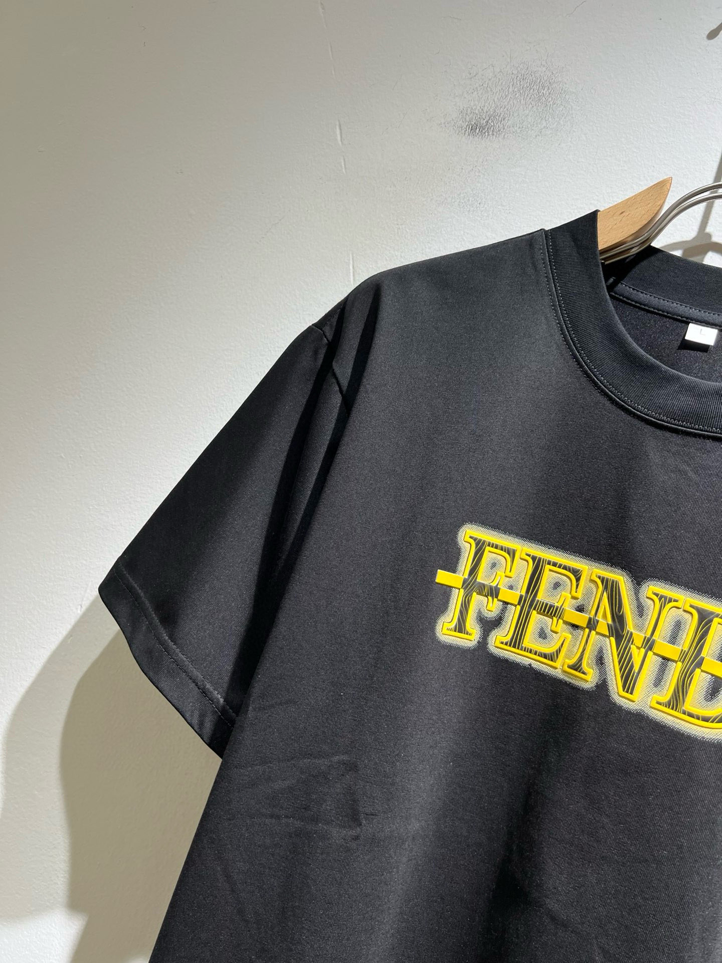 FEN*I 芬*迪2026春夏新款FD家族FF男女同款👫打底衫，男女同款👫百搭极简短袖。意大利原厂订单，