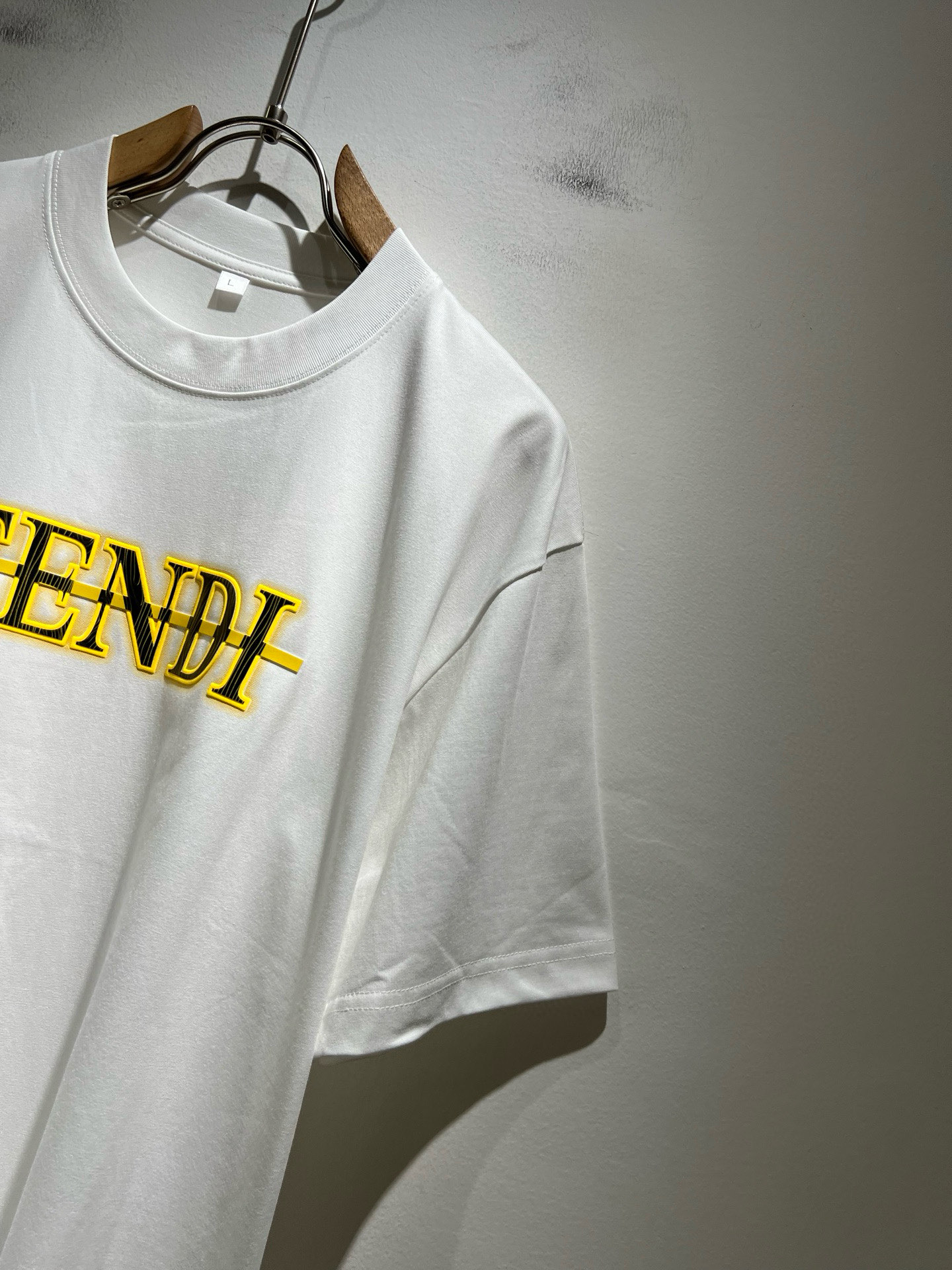 FEN*I 芬*迪2026春夏新款FD家族FF男女同款👫打底衫，男女同款👫百搭极简短袖。意大利原厂订单，
