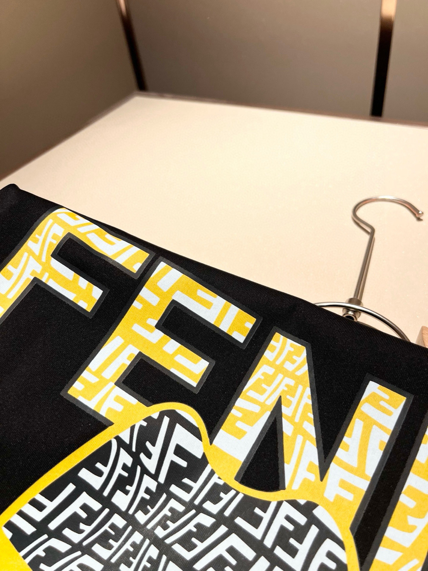 FEN*I 芬*迪2026春夏新款FD家族FF男女同款👫打底衫，男女同款👫百搭极简短袖。意大利原厂订单，