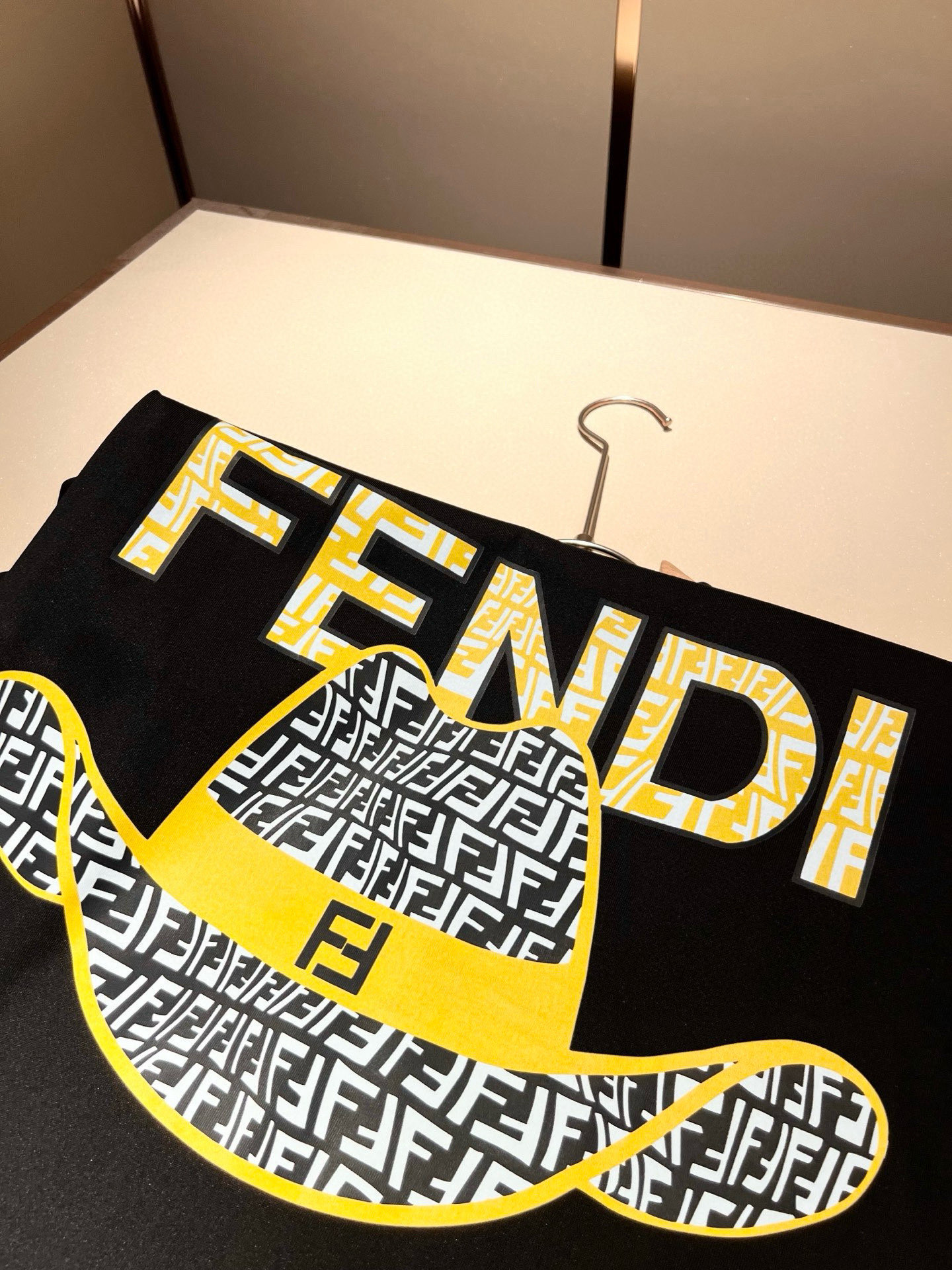 FEN*I 芬*迪2026春夏新款FD家族FF男女同款👫打底衫，男女同款👫百搭极简短袖。意大利原厂订单，