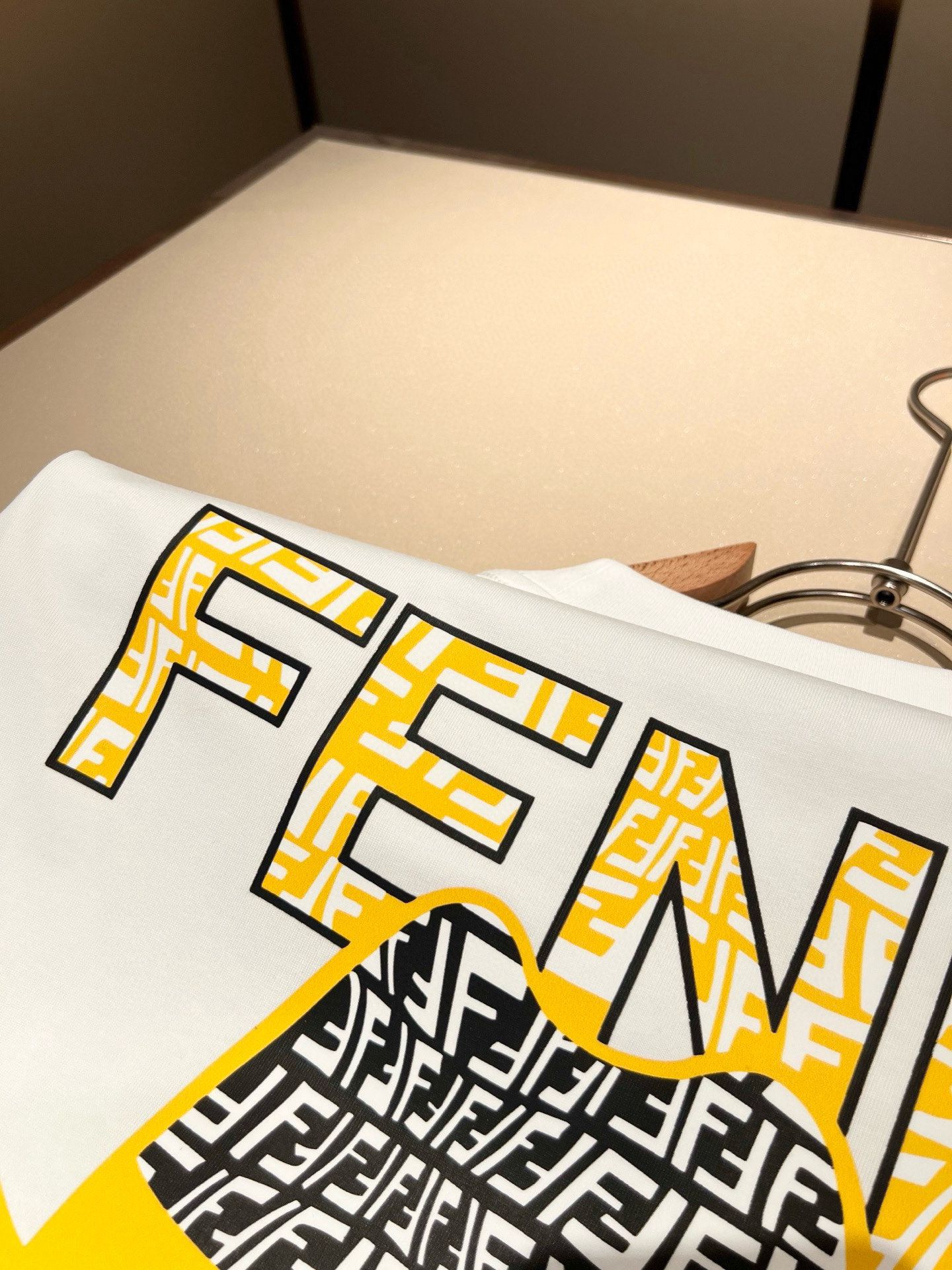 FEN*I 芬*迪2026春夏新款FD家族FF男女同款👫打底衫，男女同款👫百搭极简短袖。意大利原厂订单，