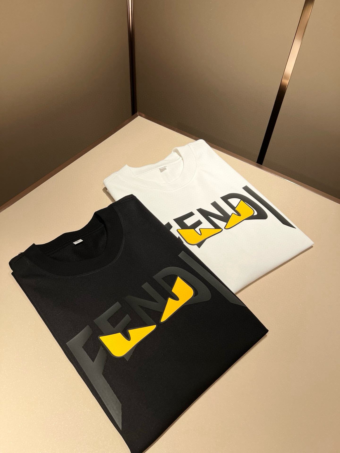 FEN*I 芬*迪2026春夏新款FD家族FF男女同款👫打底衫，男女同款👫百搭极简短袖。意大利原厂订单，