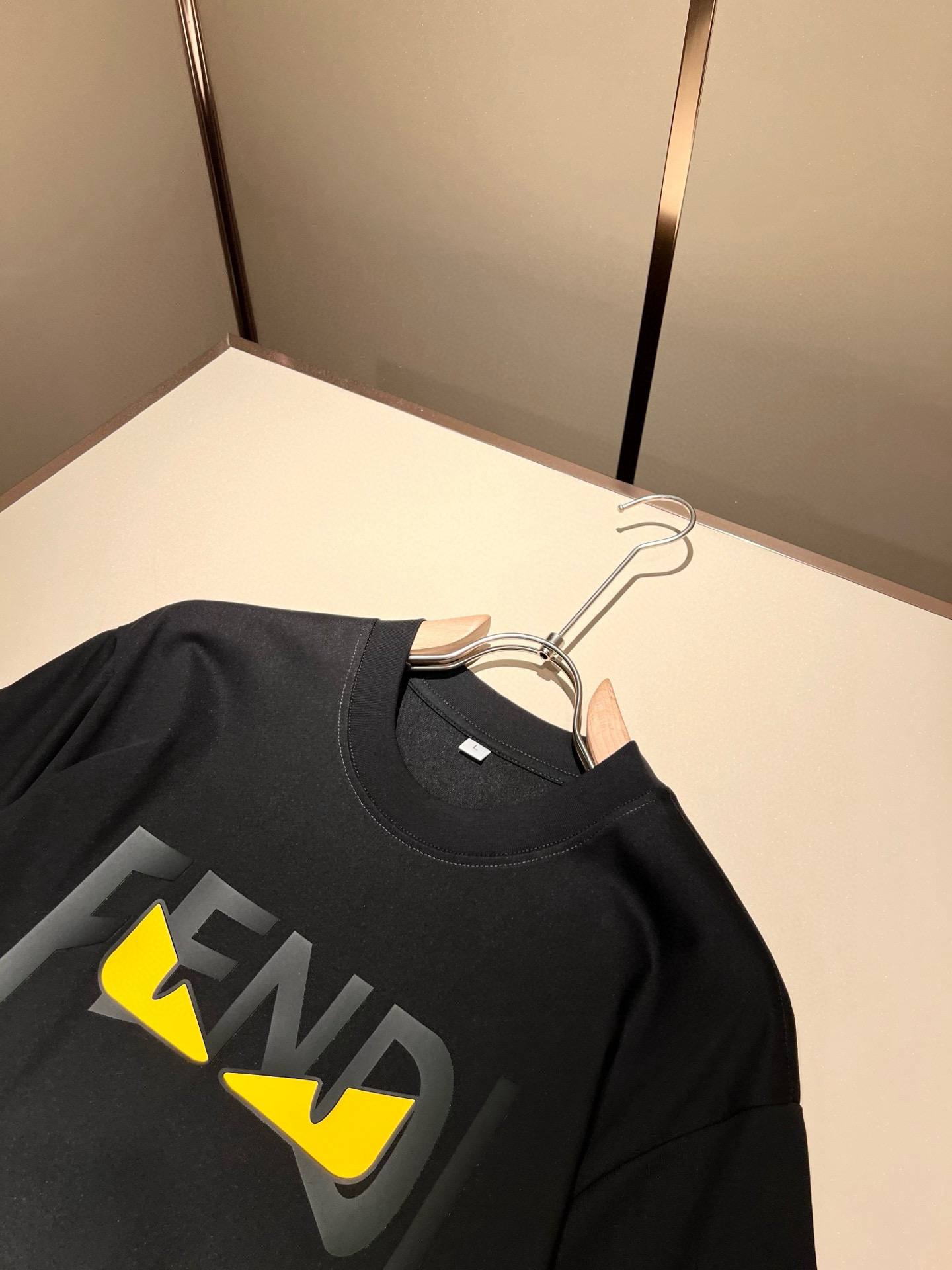 FEN*I 芬*迪2026春夏新款FD家族FF男女同款👫打底衫，男女同款👫百搭极简短袖。意大利原厂订单，