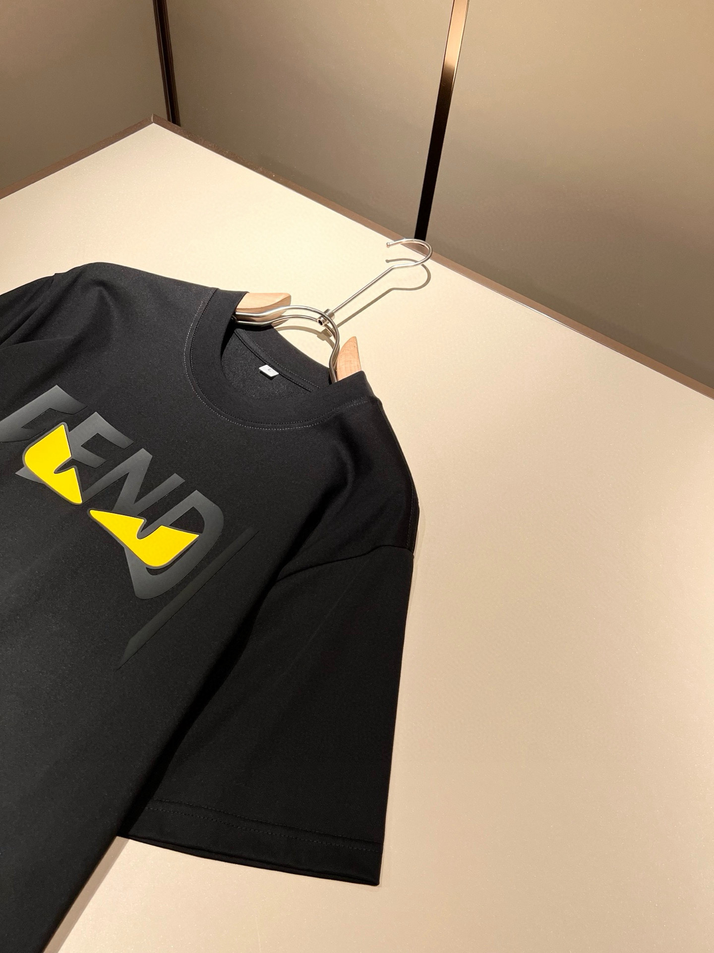 FEN*I 芬*迪2026春夏新款FD家族FF男女同款👫打底衫，男女同款👫百搭极简短袖。意大利原厂订单，