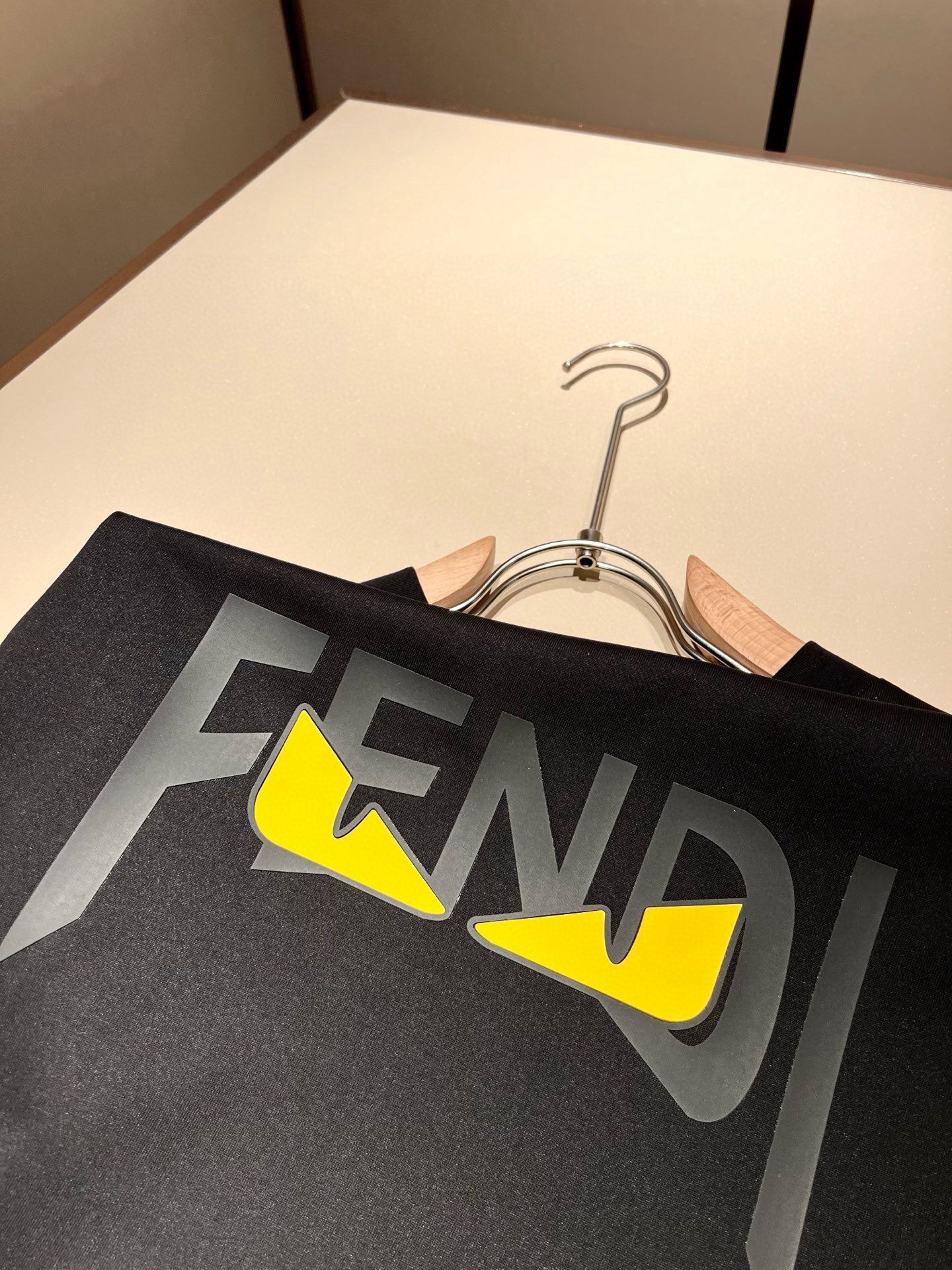 FEN*I 芬*迪2026春夏新款FD家族FF男女同款👫打底衫，男女同款👫百搭极简短袖。意大利原厂订单，