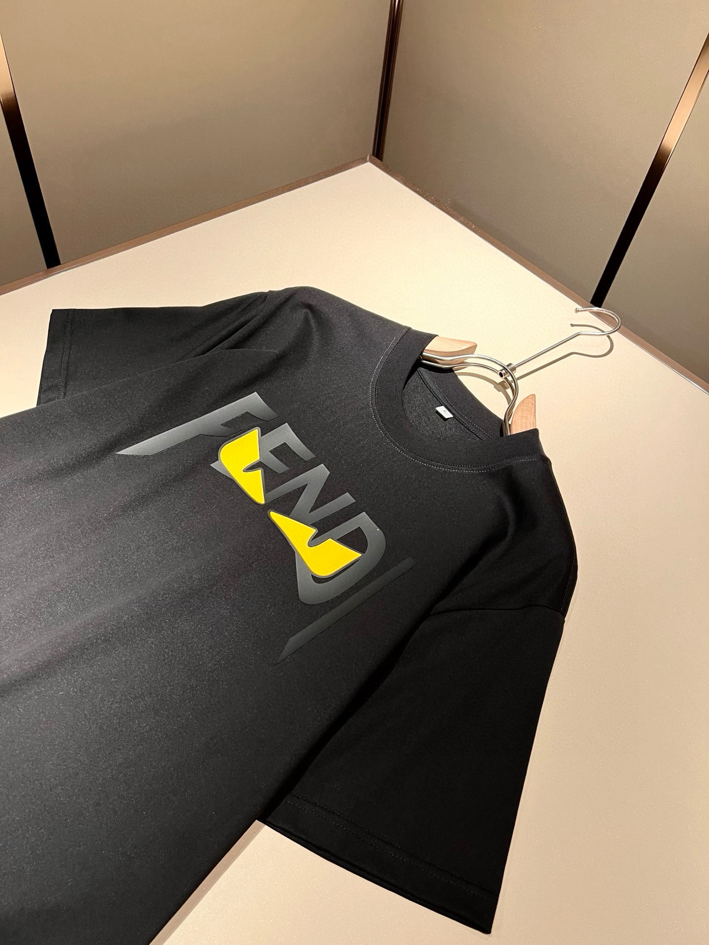 FEN*I 芬*迪2026春夏新款FD家族FF男女同款👫打底衫，男女同款👫百搭极简短袖。意大利原厂订单，