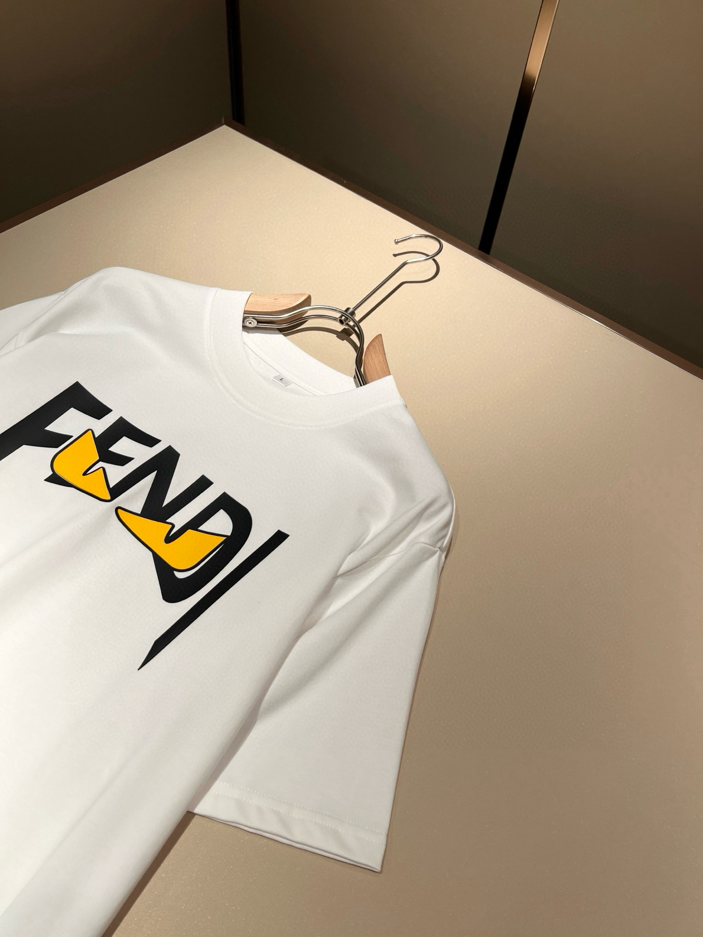 FEN*I 芬*迪2026春夏新款FD家族FF男女同款👫打底衫，男女同款👫百搭极简短袖。意大利原厂订单，