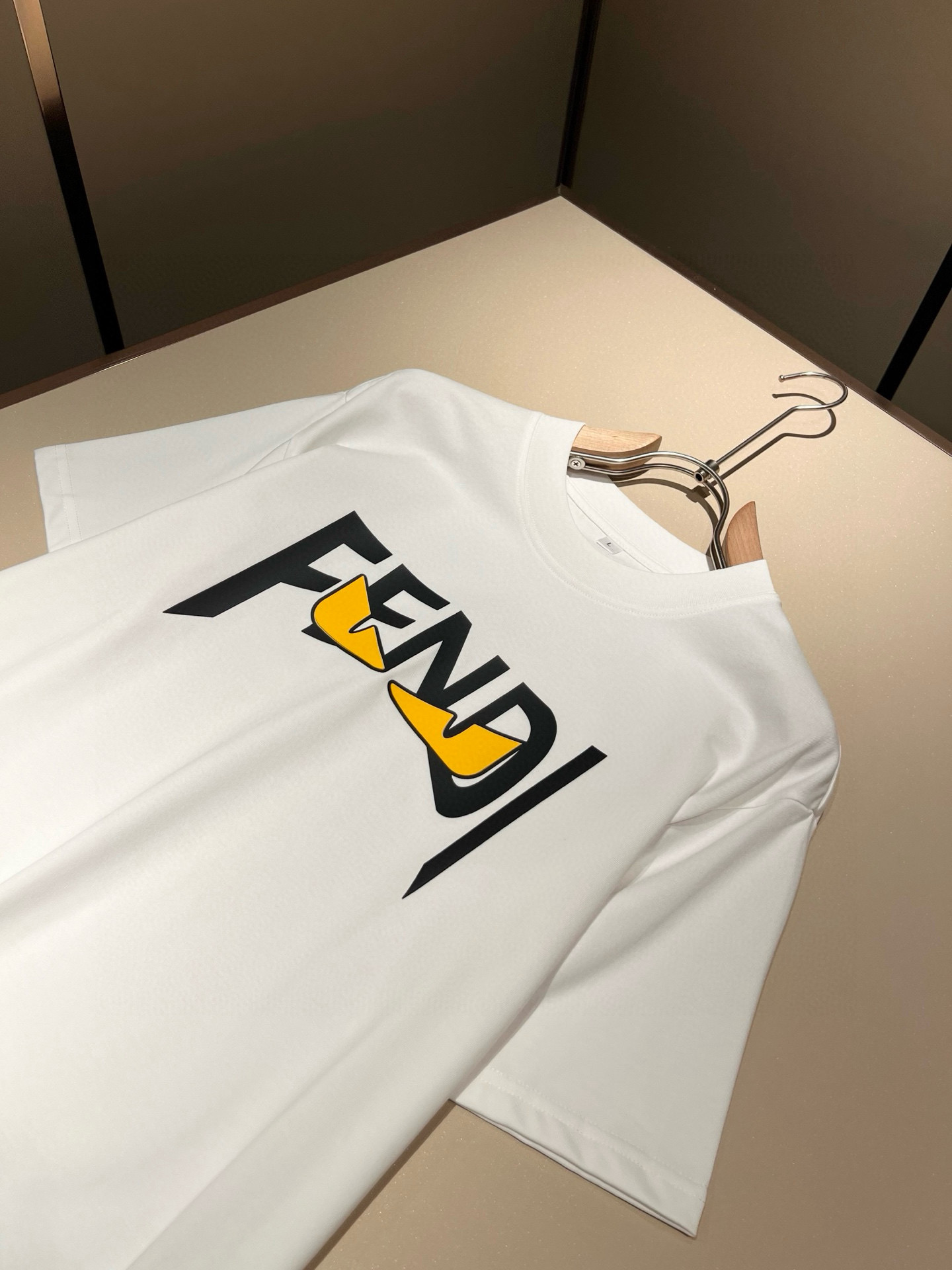 FEN*I 芬*迪2026春夏新款FD家族FF男女同款👫打底衫，男女同款👫百搭极简短袖。意大利原厂订单，