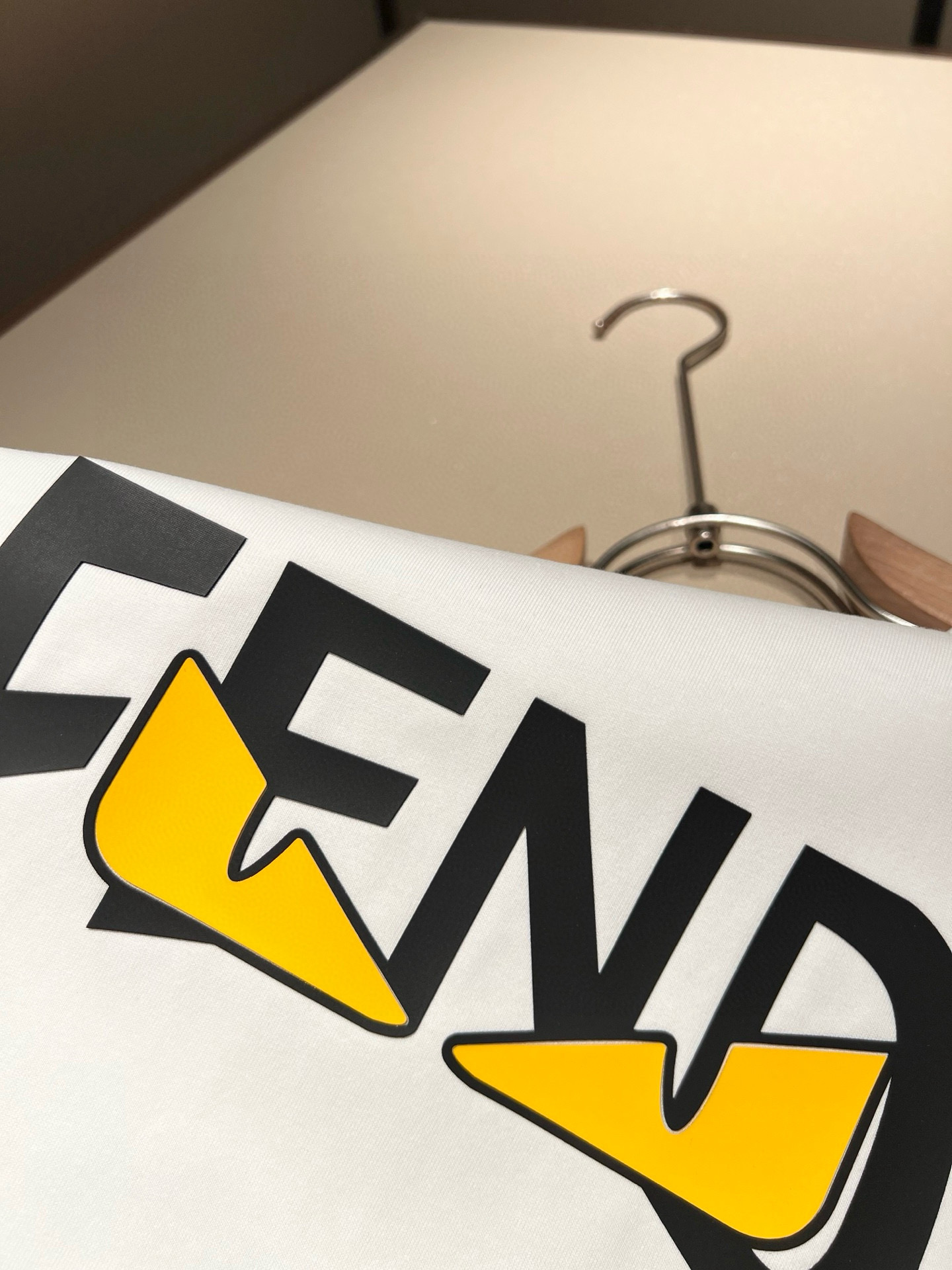 FEN*I 芬*迪2026春夏新款FD家族FF男女同款👫打底衫，男女同款👫百搭极简短袖。意大利原厂订单，