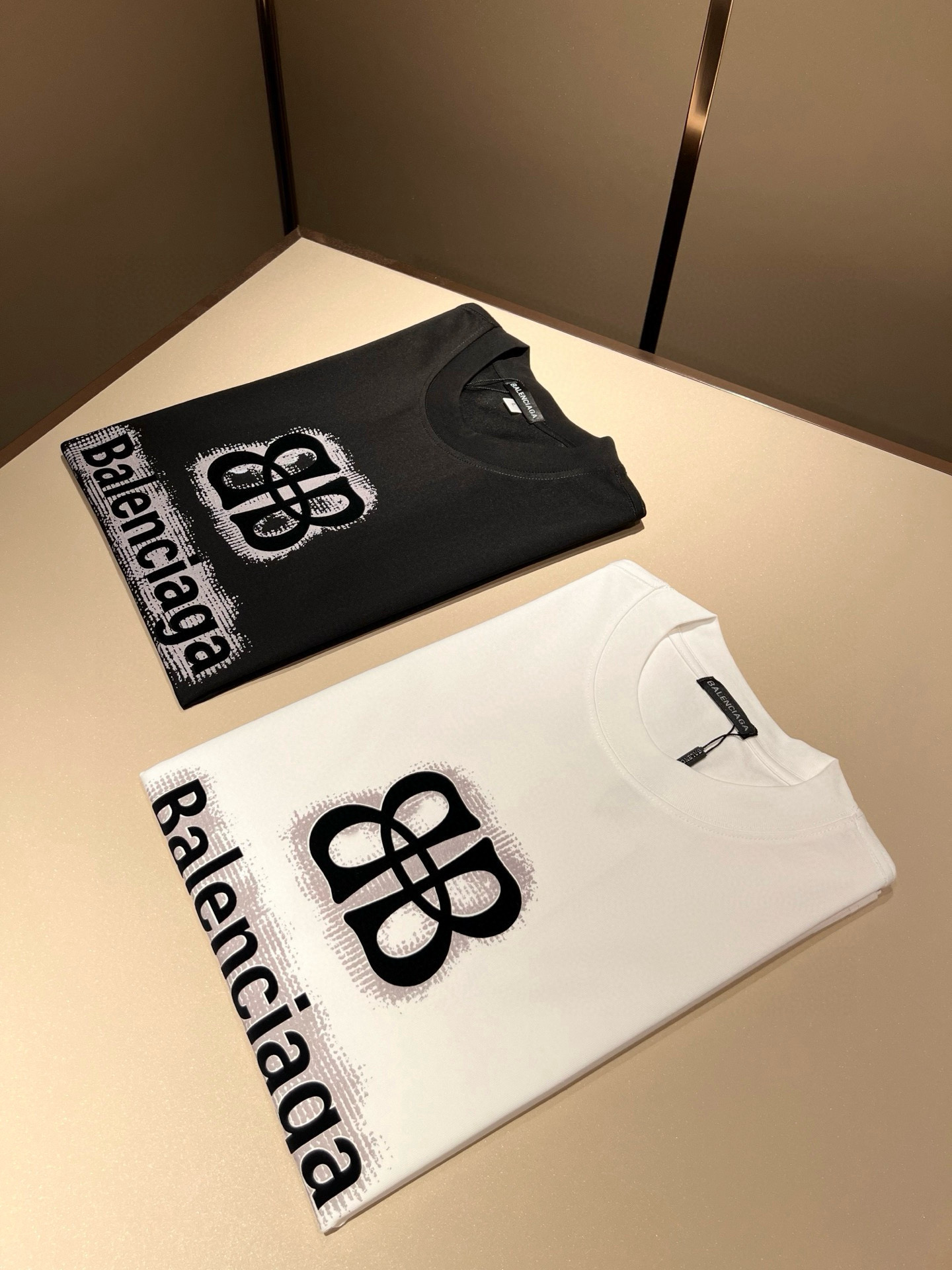 BALENCI*GA巴黎*家 2026春夏新款男女同款👫短袖T恤！走秀图案印花时尚休闲短袖T恤衫！设计l