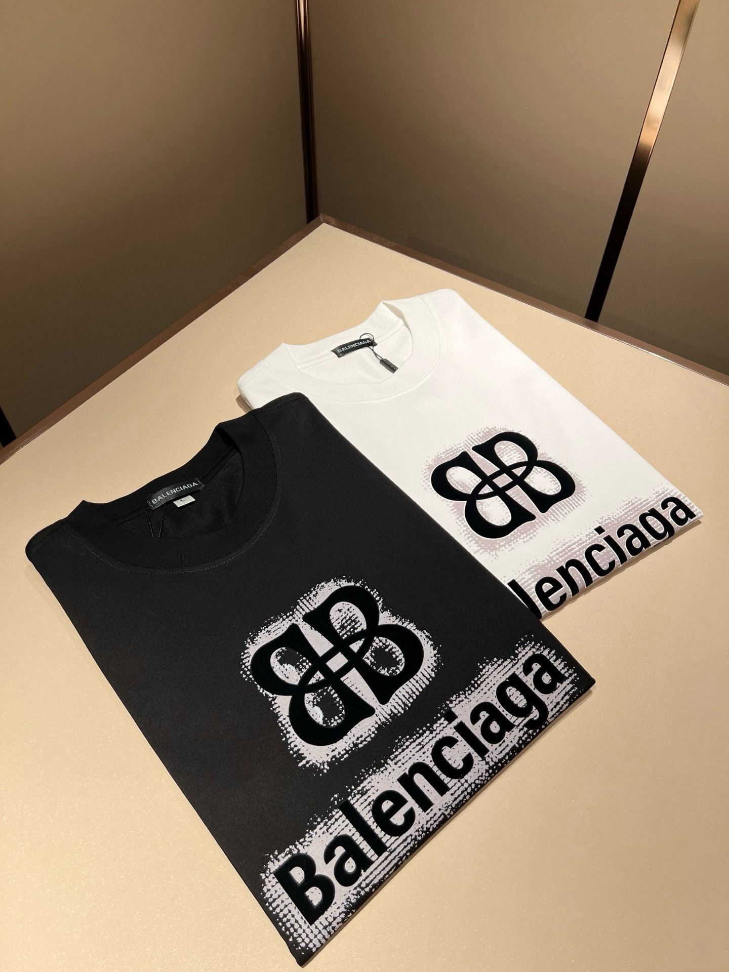 BALENCI*GA巴黎*家 2026春夏新款男女同款👫短袖T恤！走秀图案印花时尚休闲短袖T恤衫！设计l